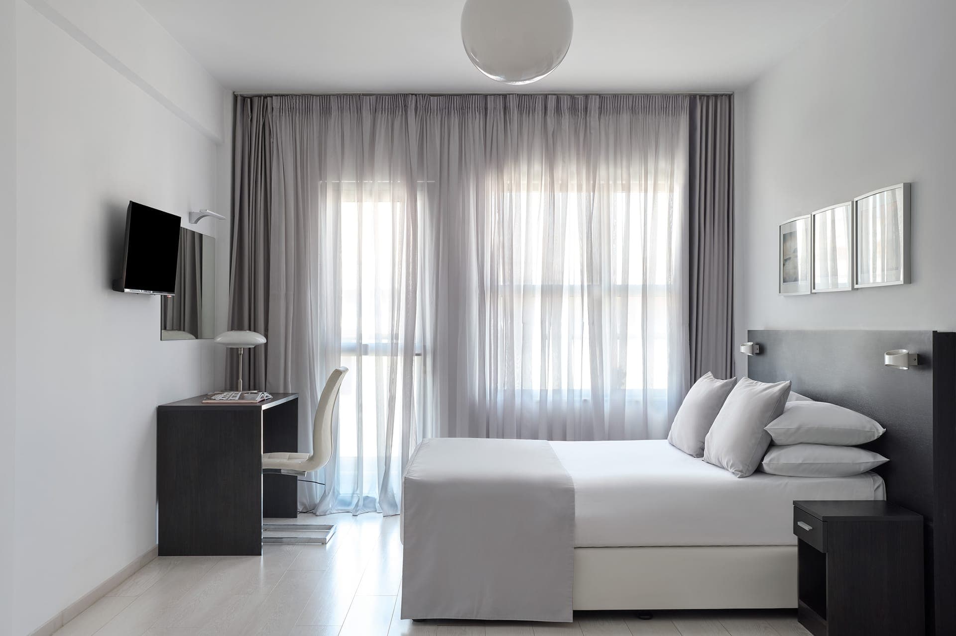 Our stylish, non-smoking Standard Rooms ensure an inviting atmosphere. The sleek, modern bathrooms include a hairdryer and complimentary toiletries for your convenience