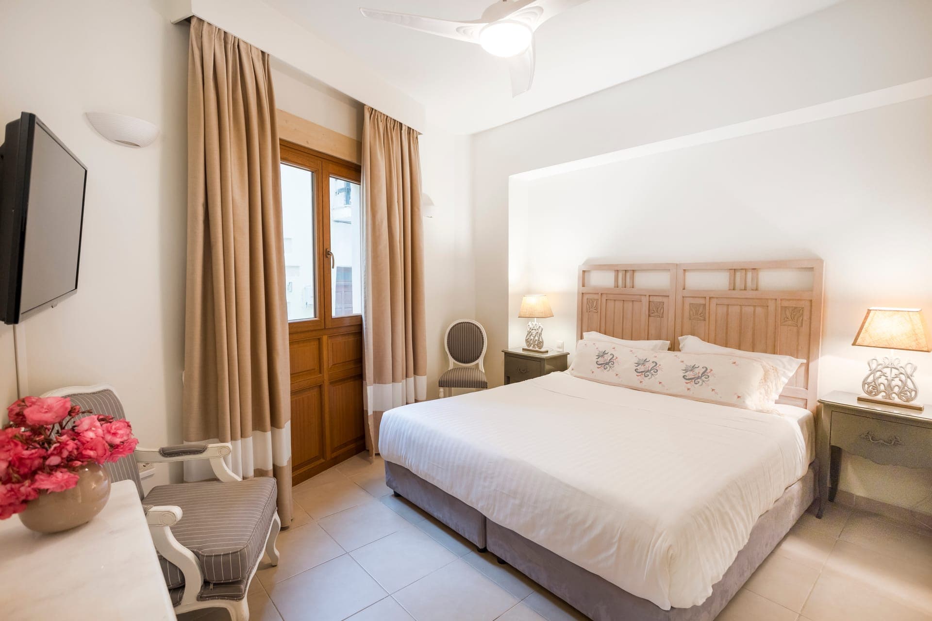 room-types-BOUTIQUEZ-LEMONI-0.jpg