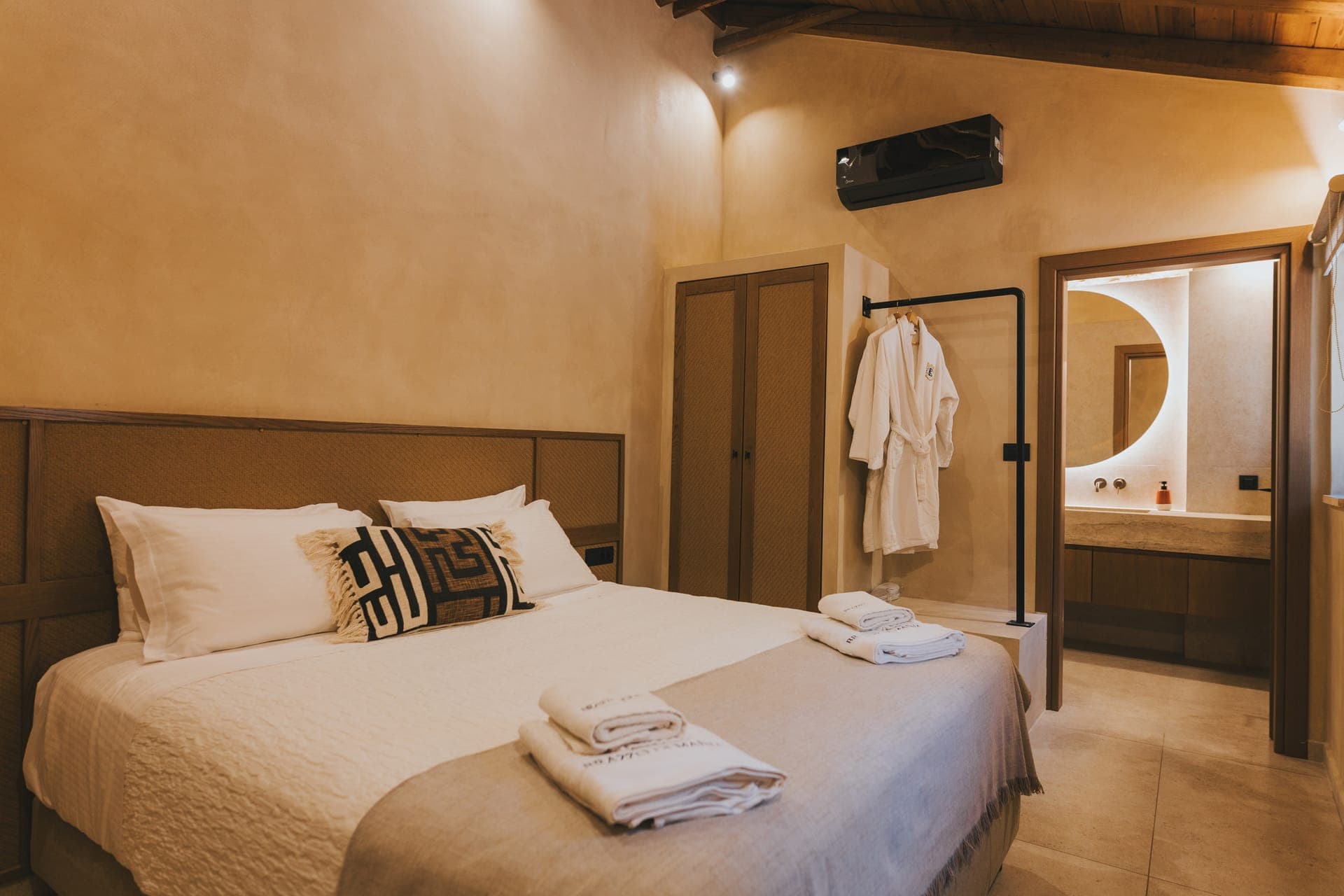 room-types-BRAZZODI-EXSUIT-0.jpg