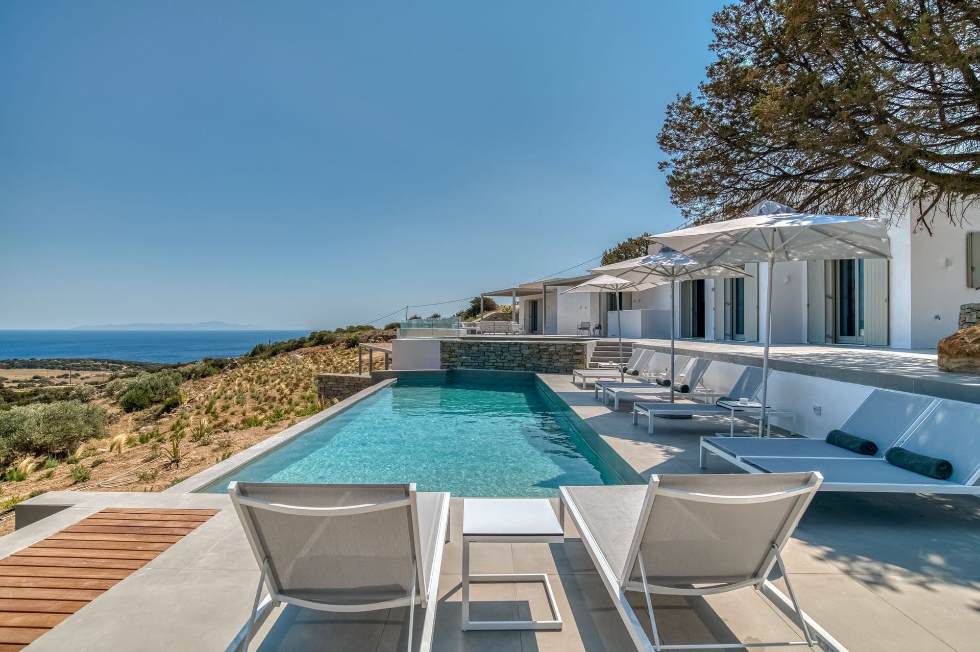 room-types-BRBLVPAROS-LILYRO-0.jpg