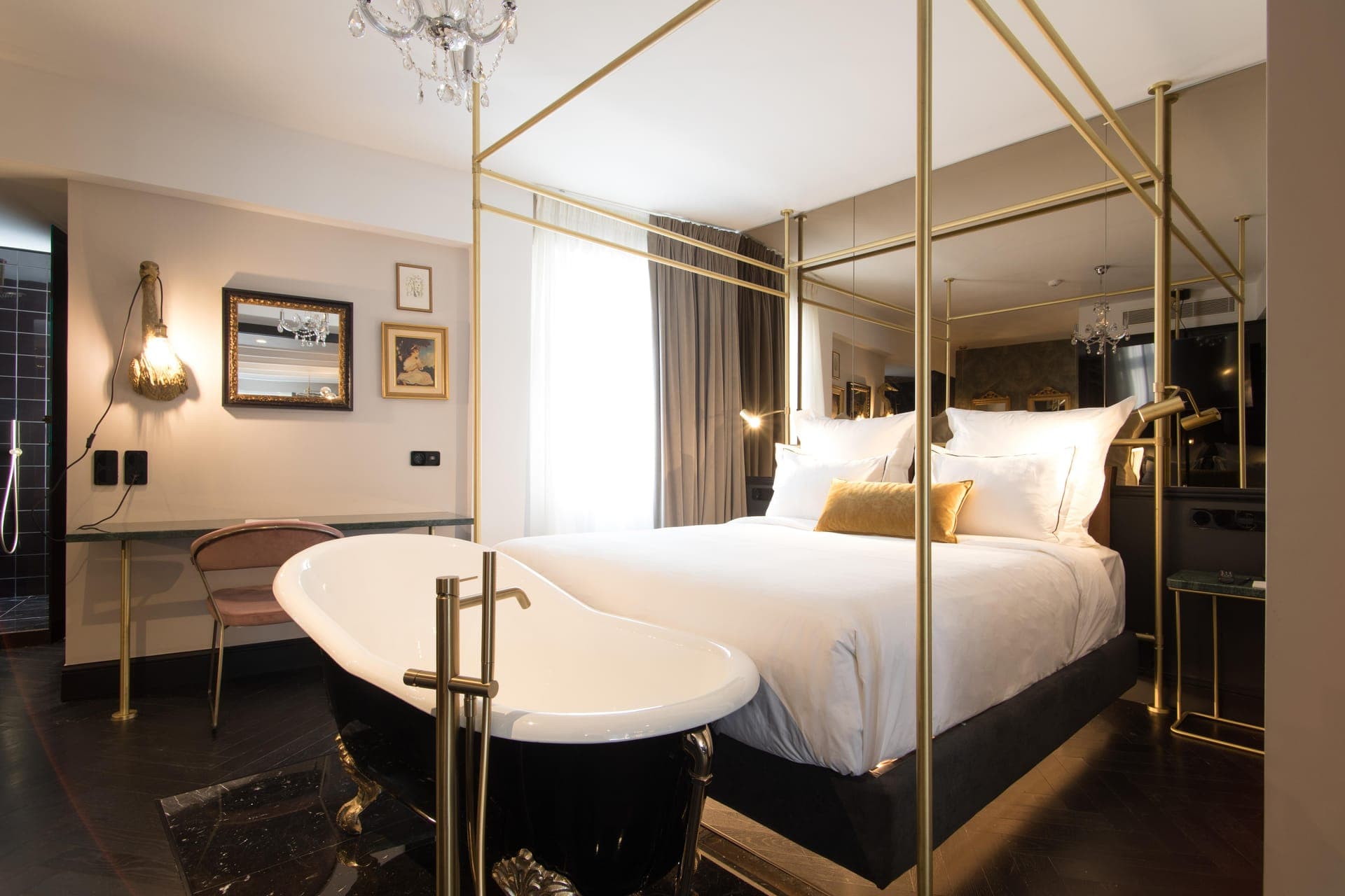 room-types-BROWNLIGHT-SUITE-0.jpg