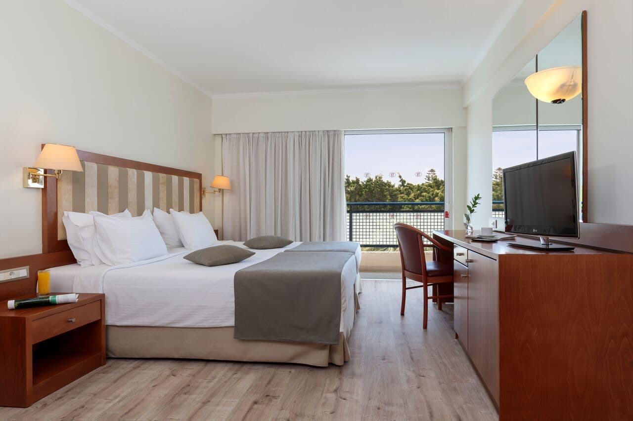 room-types-BWPLAZARHO-DBLPOO-0.jpg