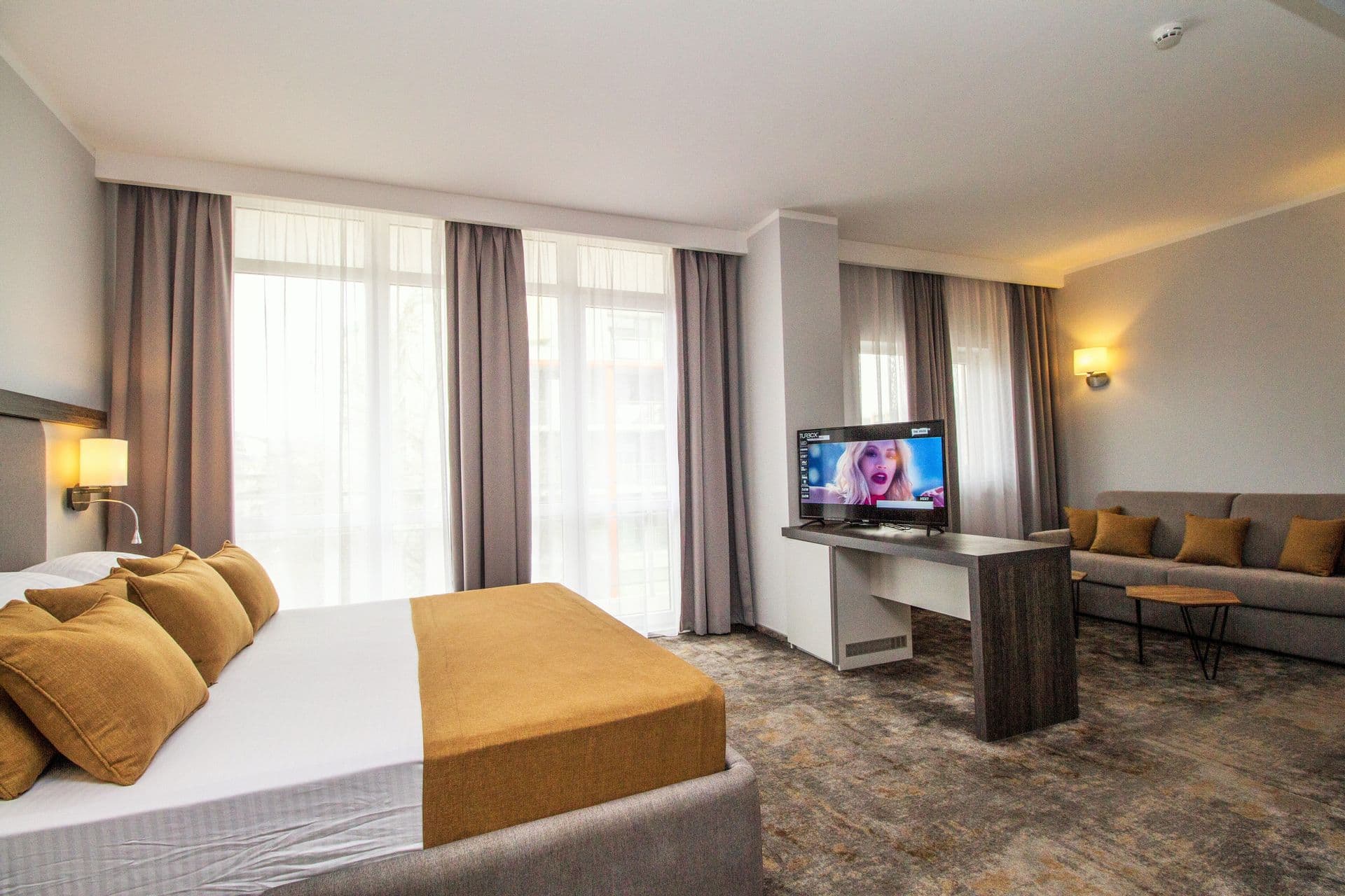 room-types-BWPREMINN-DELUXE-0.jpg