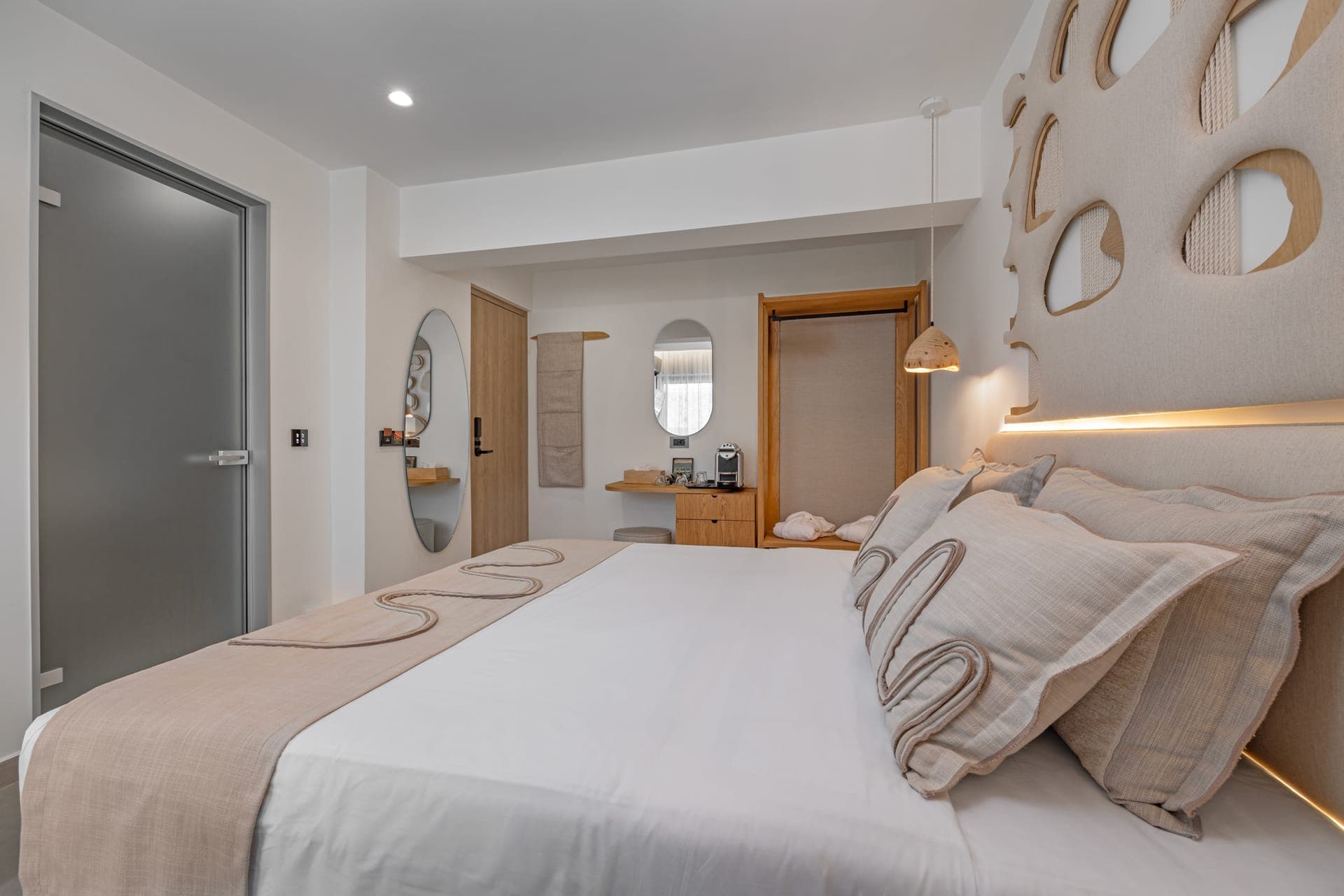 room-types-CABANAWHIT-DLXDBJ-0.jpg