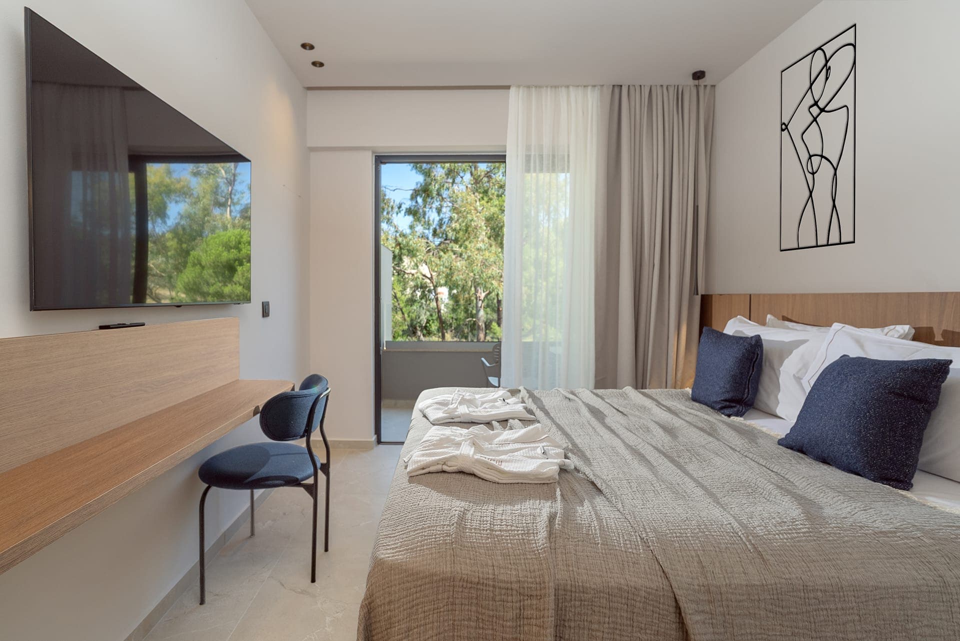 room-types-CABUHOTEL-SUPDBL-0.jpg