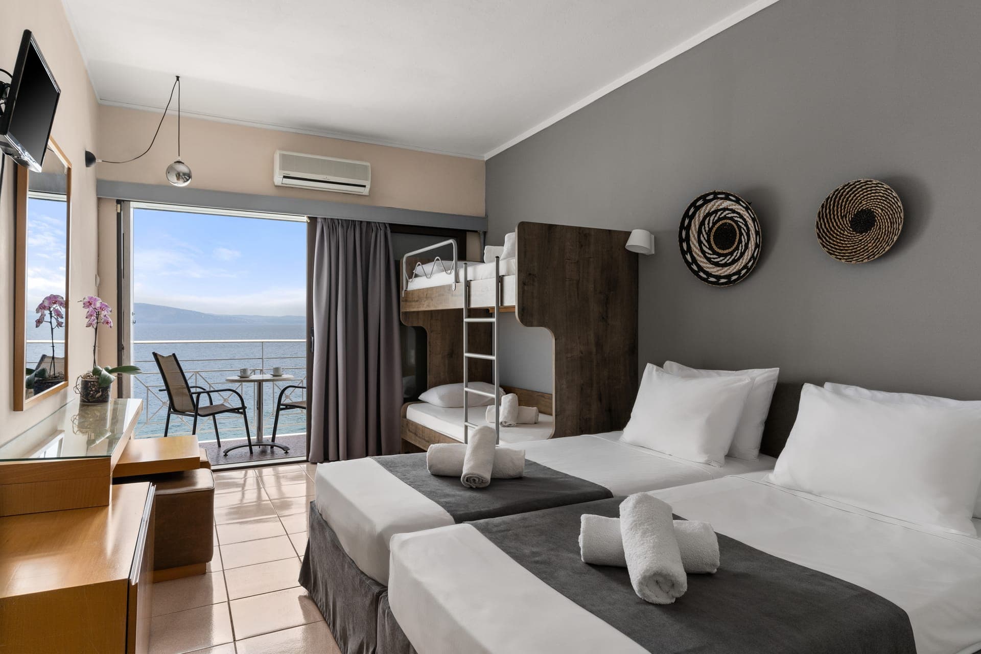 room-types-CALAMOSHTL-FAM-0.jpg