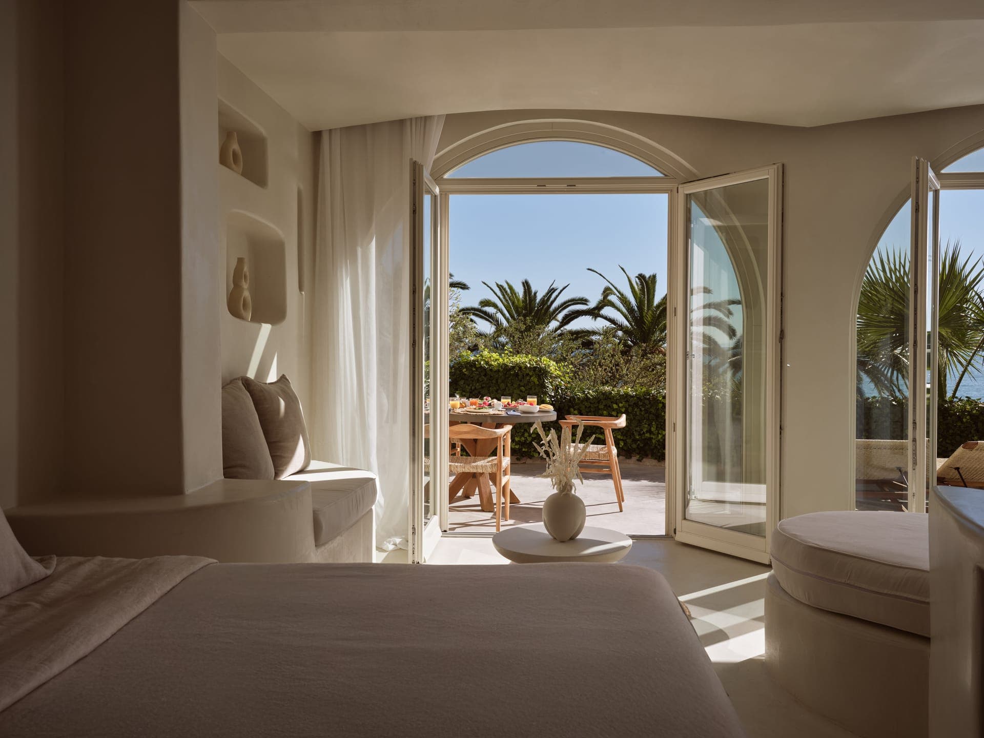 Executive Beachfront View Suite - Suite View - King Bed