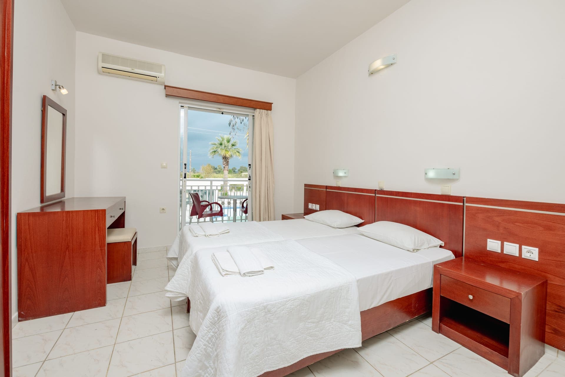Economy twin room with balcony