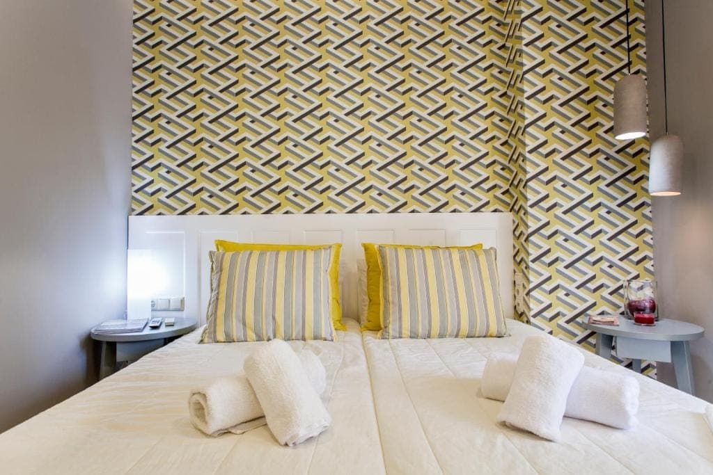 room-types-CANDIASTUD-DBLBAL-0.jpg