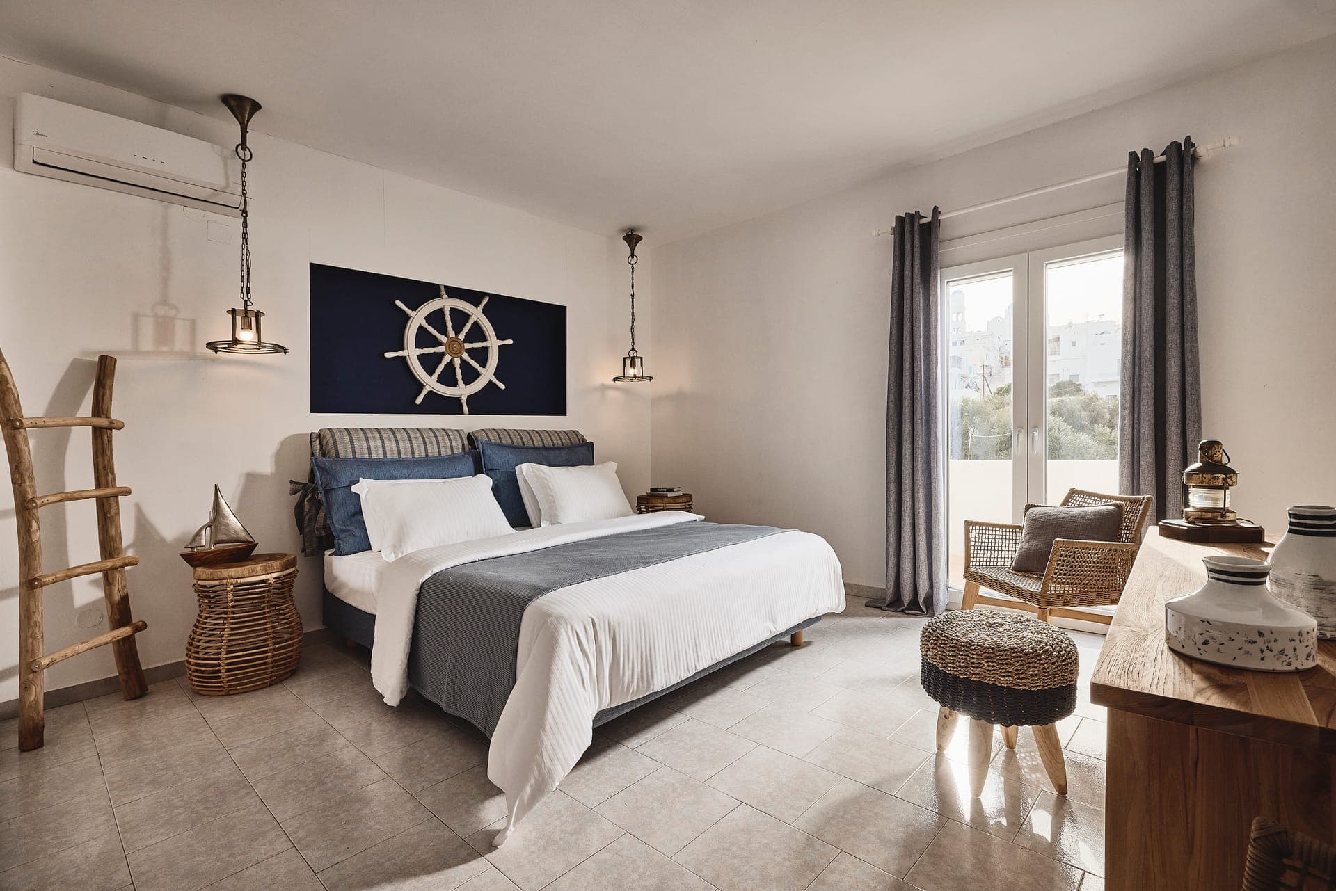 room-types-CAPGIORG-LUXDBL-0.jpg