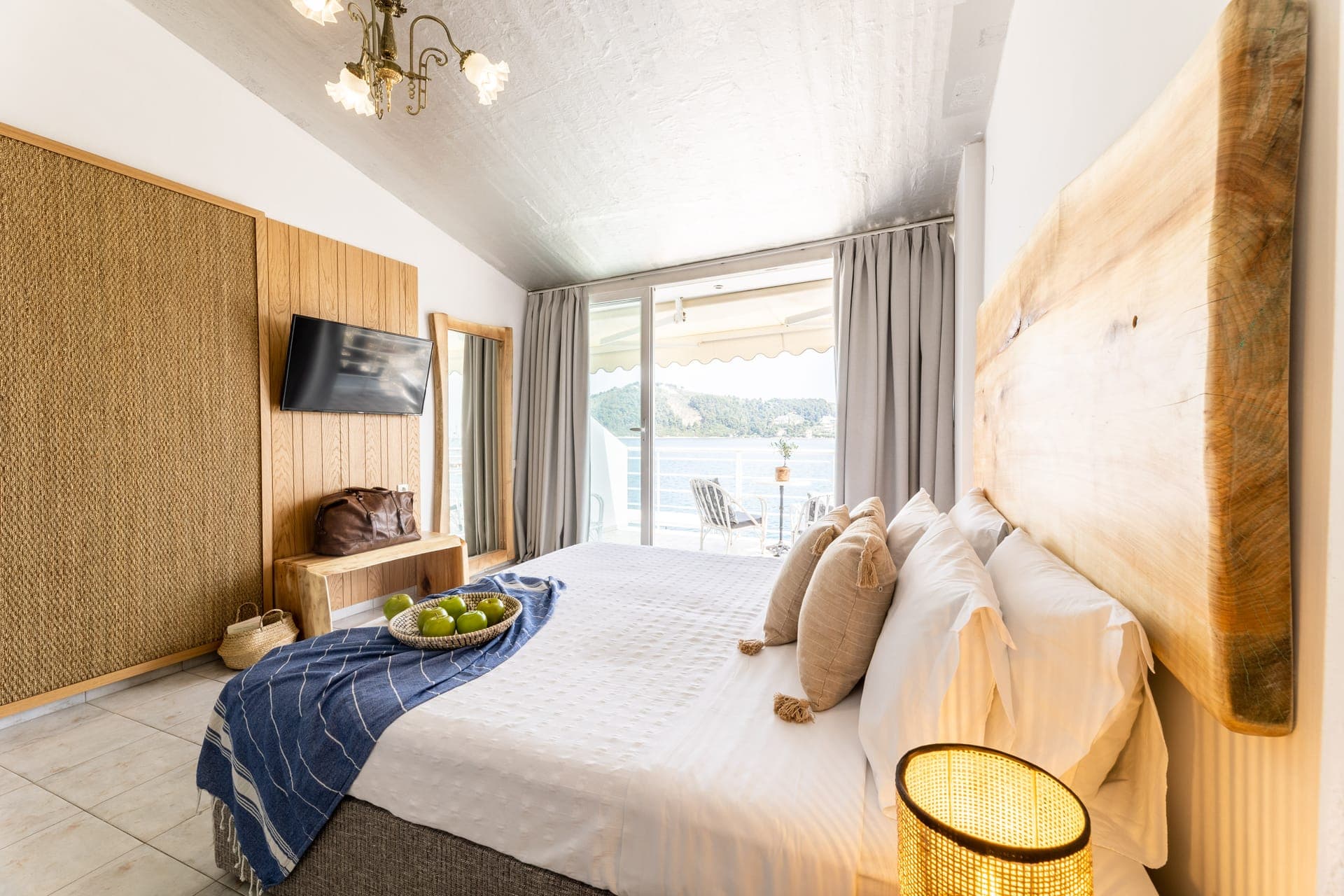 room-types-CASABLUEMR-SUPDBL-0.jpg