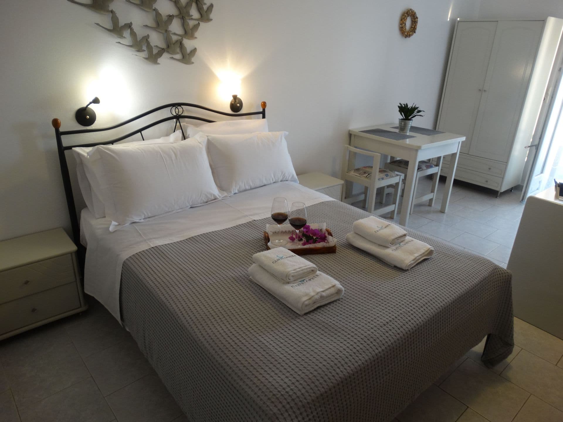 room-types-CASTELOPET-DBL10-0.jpg