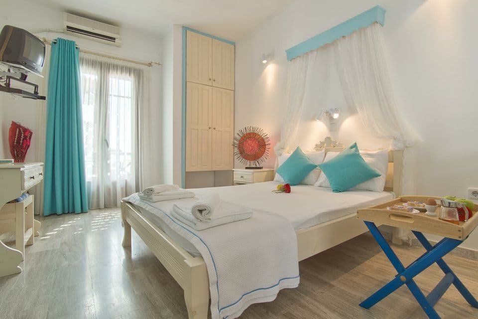 room-types-CASTILLIO-DBLSEA-0.jpg