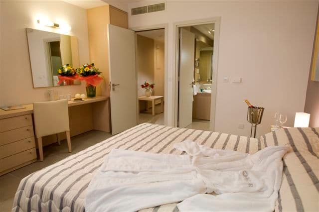 room-types-CCOAST-SRJUL-0.jpg