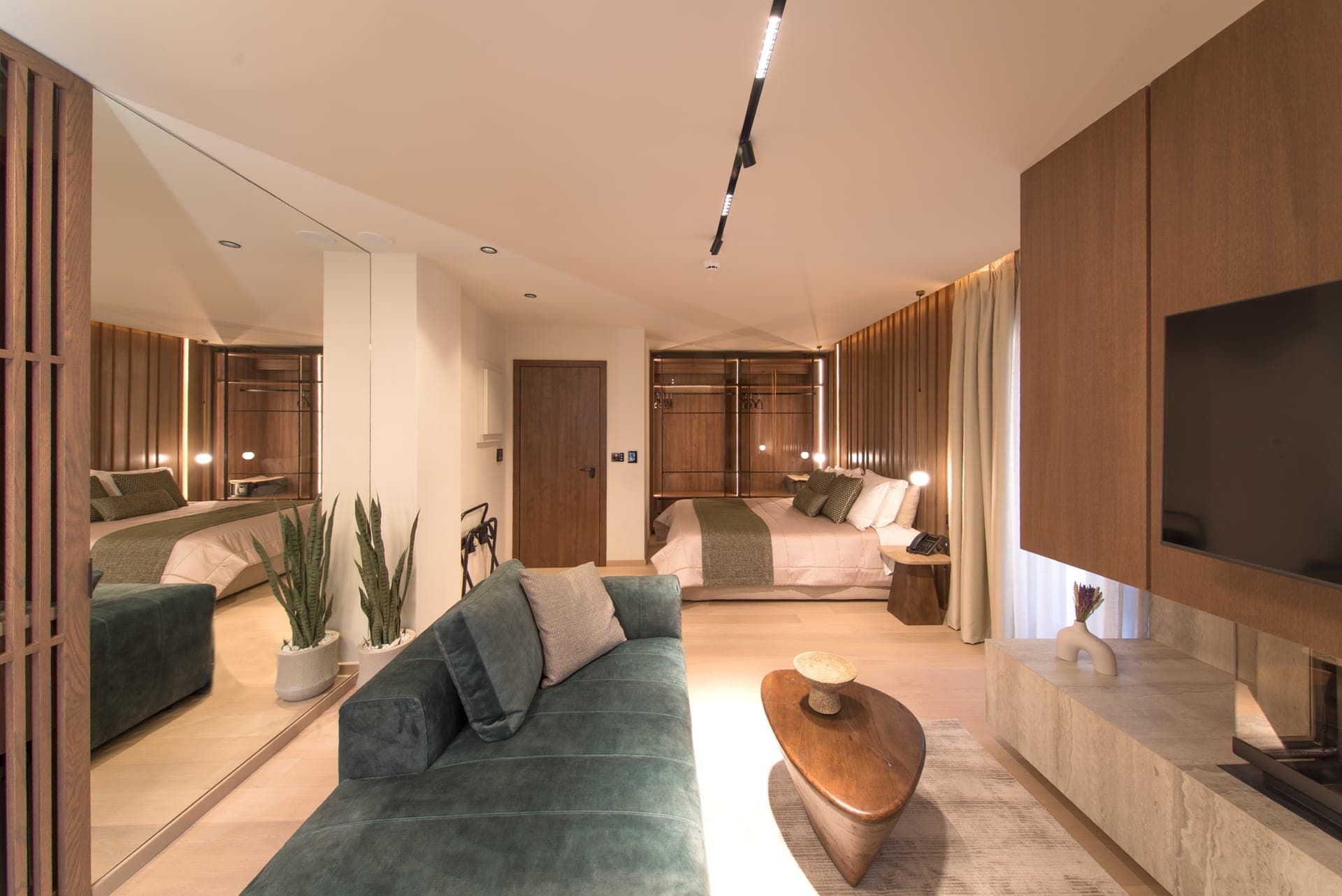room-types-CECISUITES-307-0.jpg