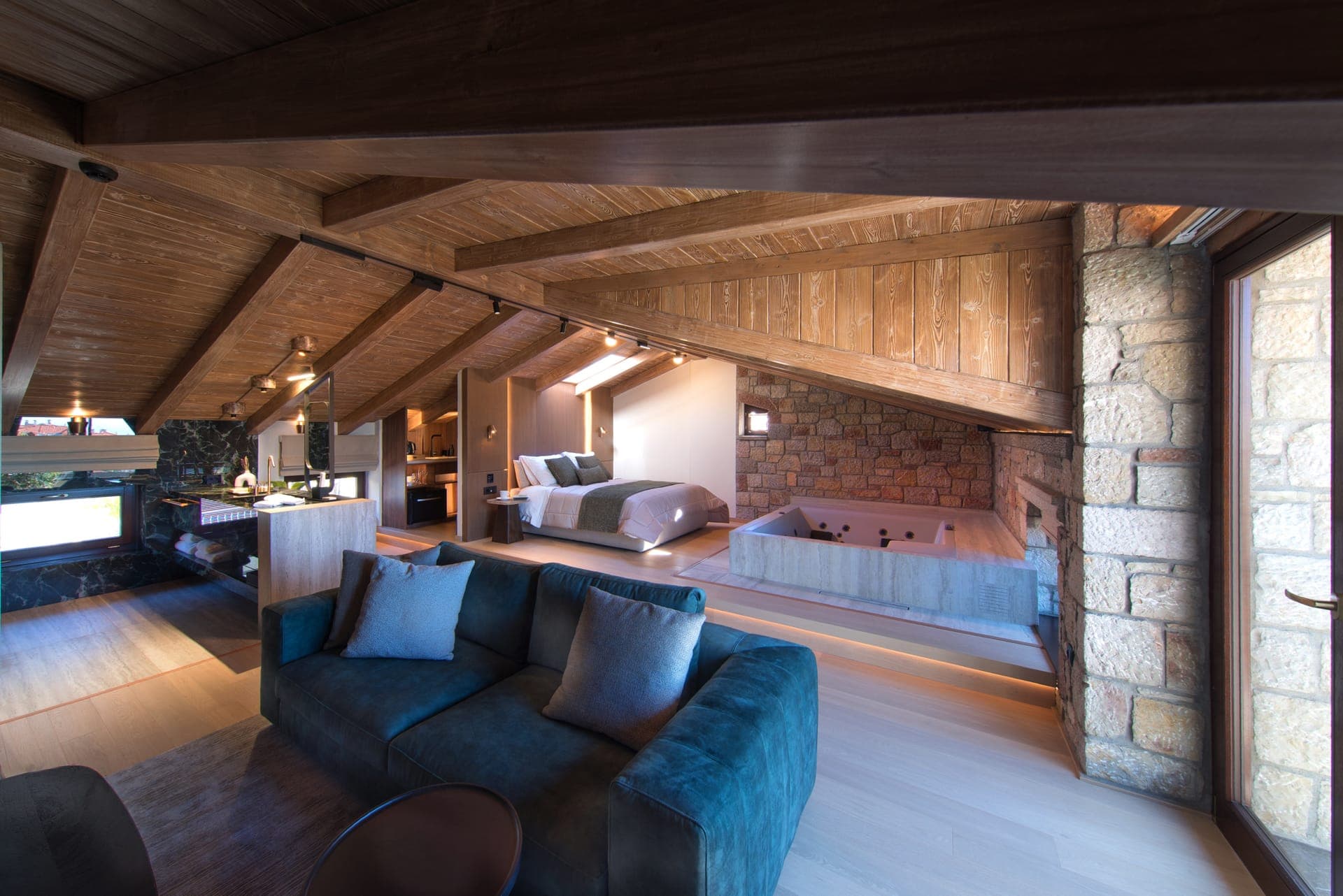 room-types-CECISUITES-410-0.jpg