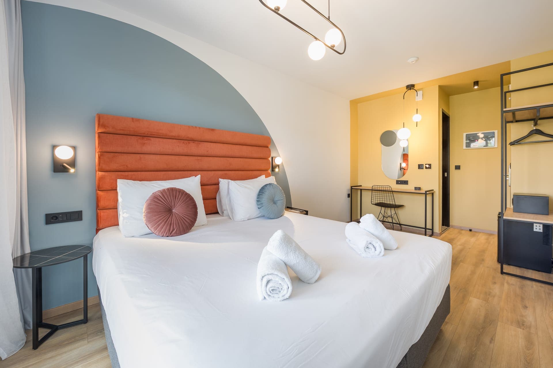 room-types-CENTROIOA-DLXCV-0.jpg