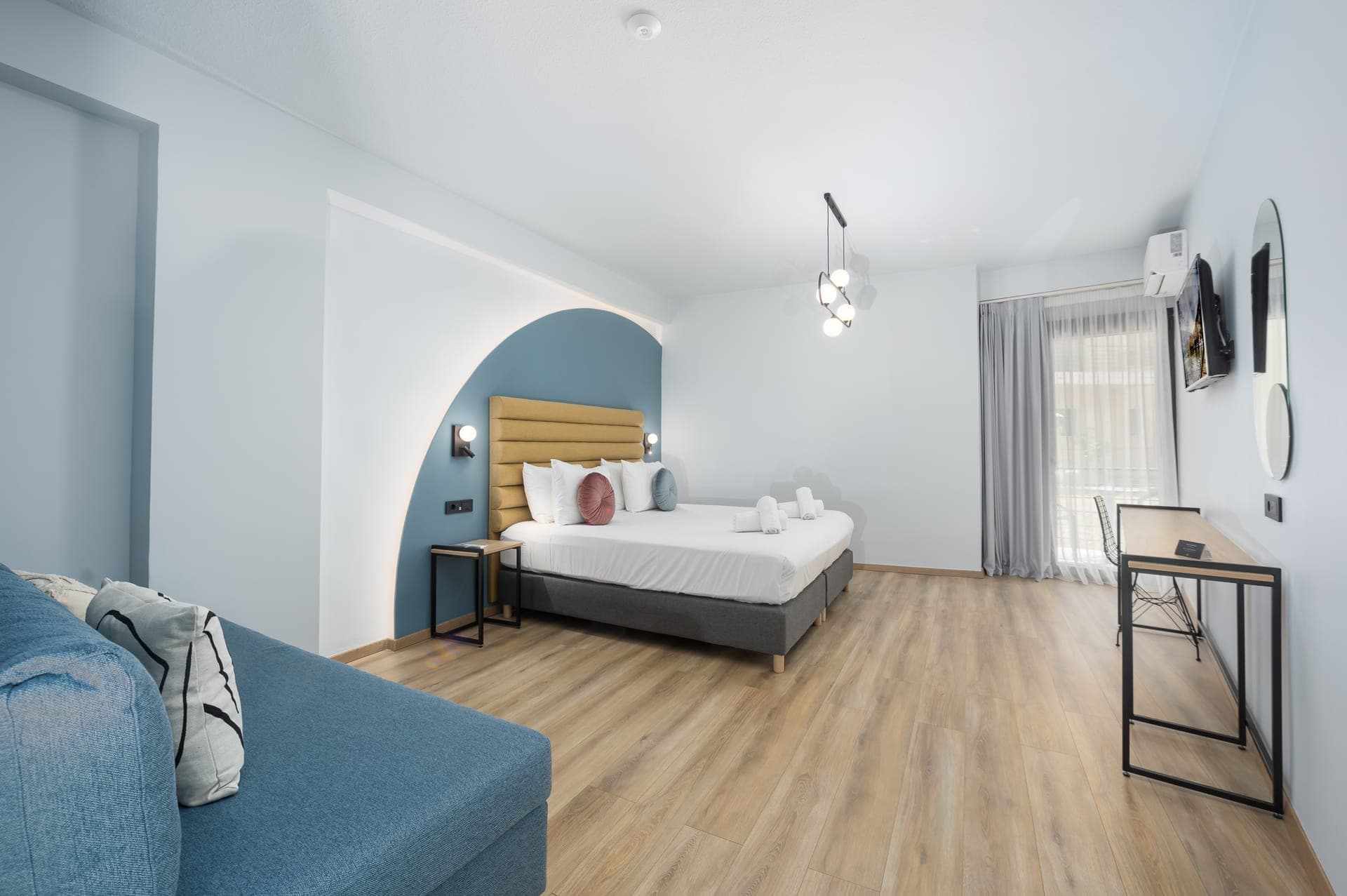 room-types-CENTROIOA-DLXJNR-0.jpg