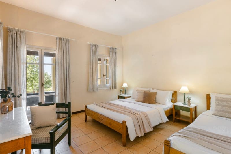 room-types-CENTURYRES-FAMSEA-0.jpg