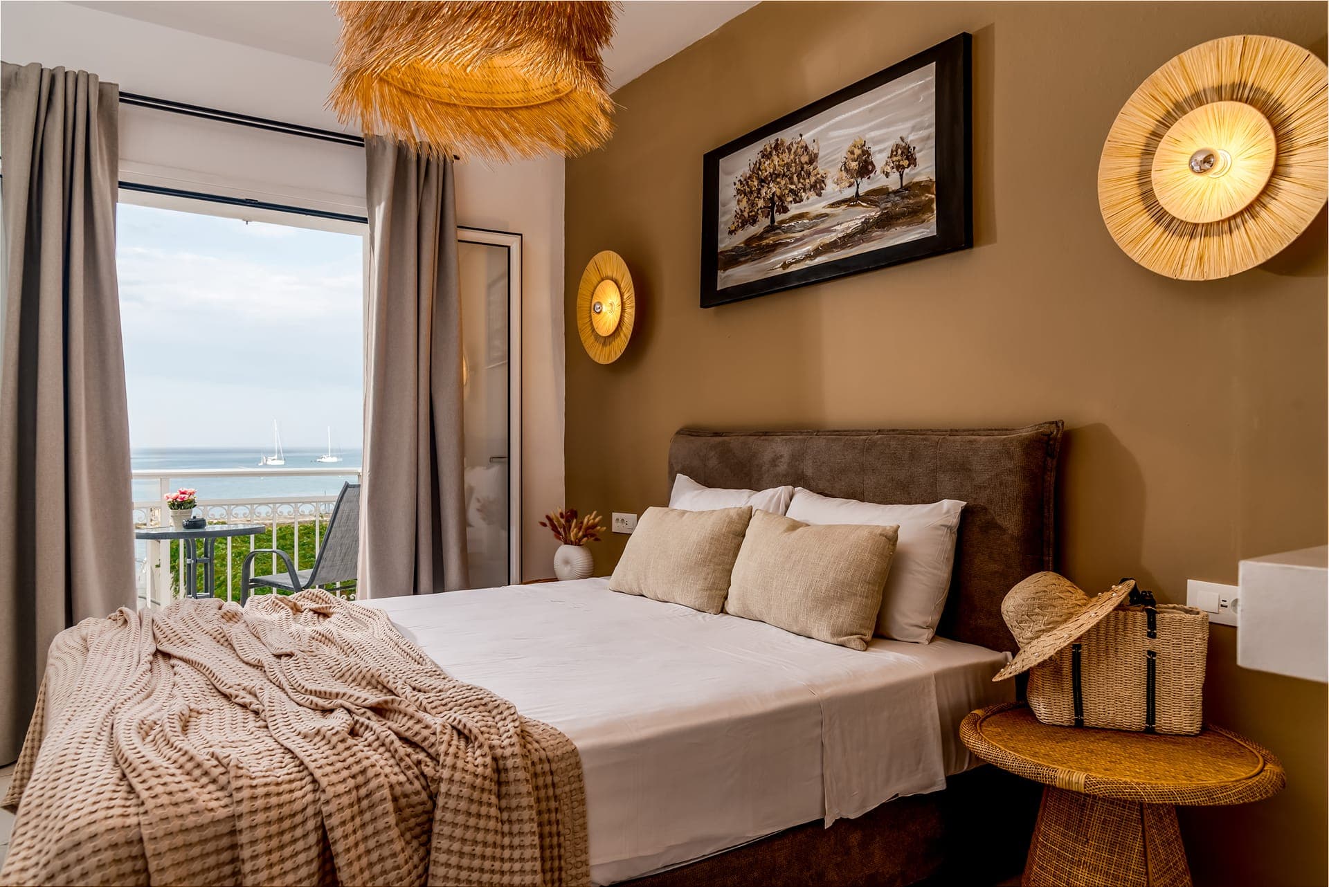 room-types-CESTLAVIE-DBLSV-0.jpg