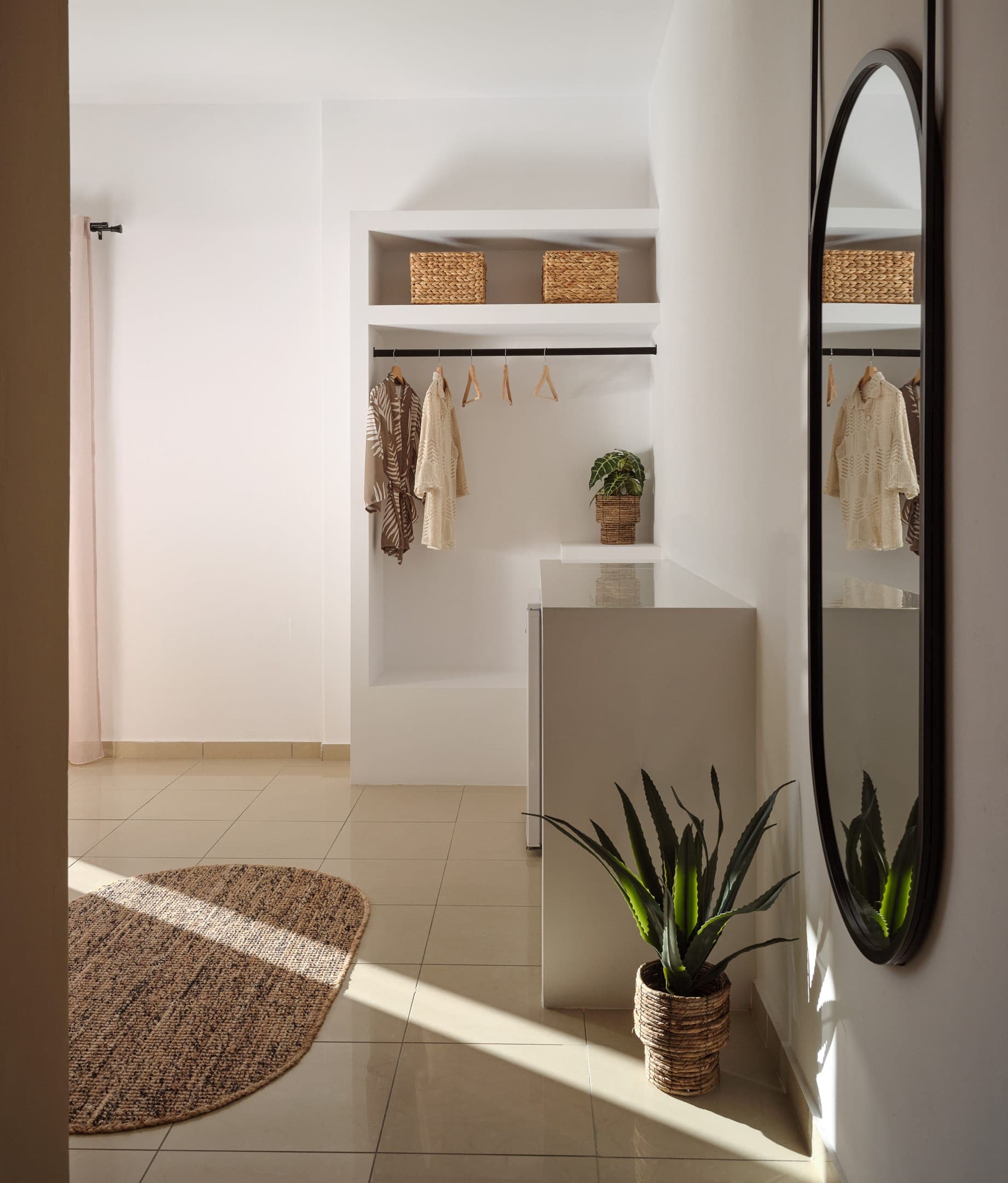 room-types-CESTLAVIE-DLXTRS-0.jpg