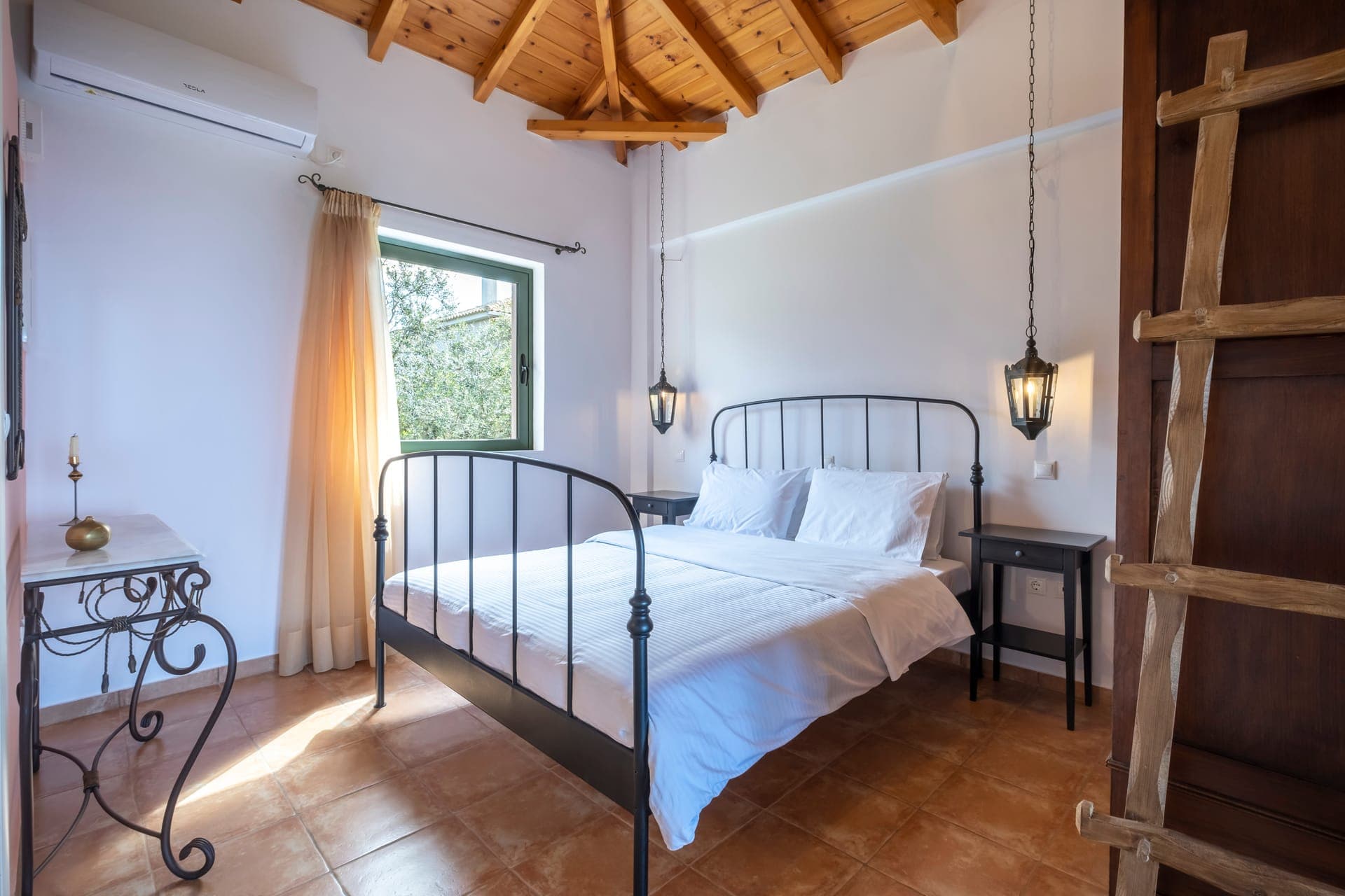 room-types-CHAMALONI-ASTRAD-0.jpg