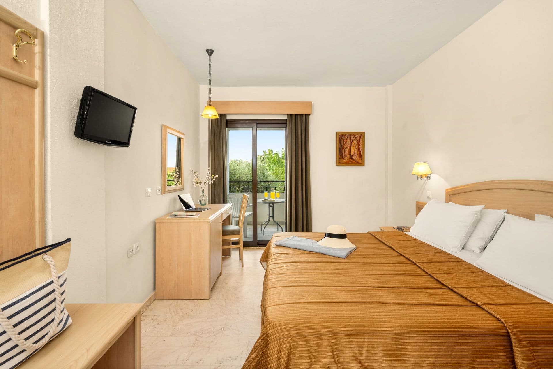 room-types-CHROUSSO-DBLGAR-0.jpg