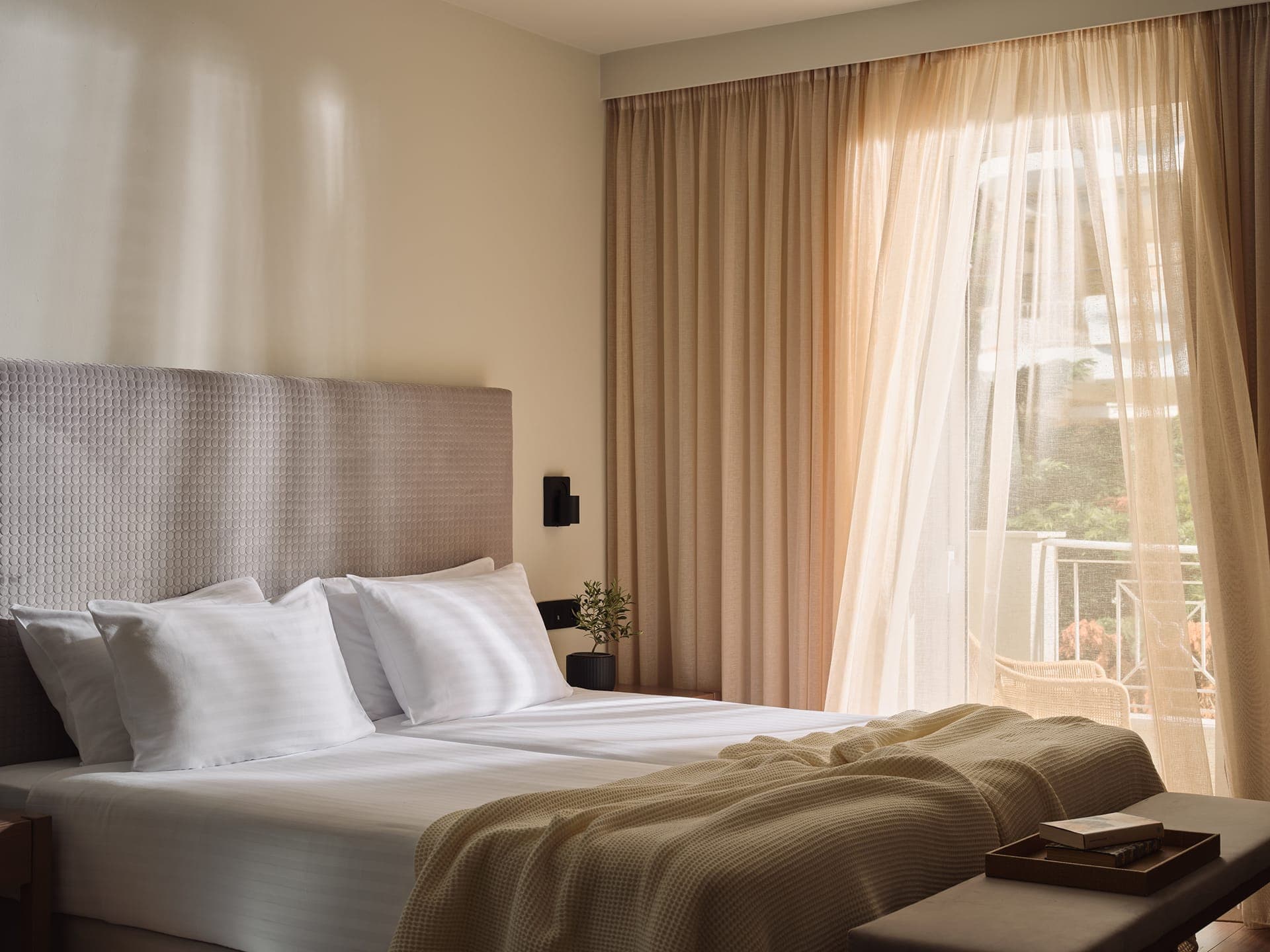 room-types-CIVITEL-DLX-0.jpg
