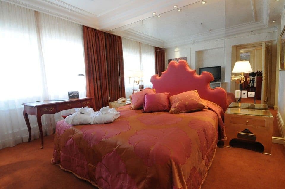 room-types-CLUBHL-BED2SU-0.jpg