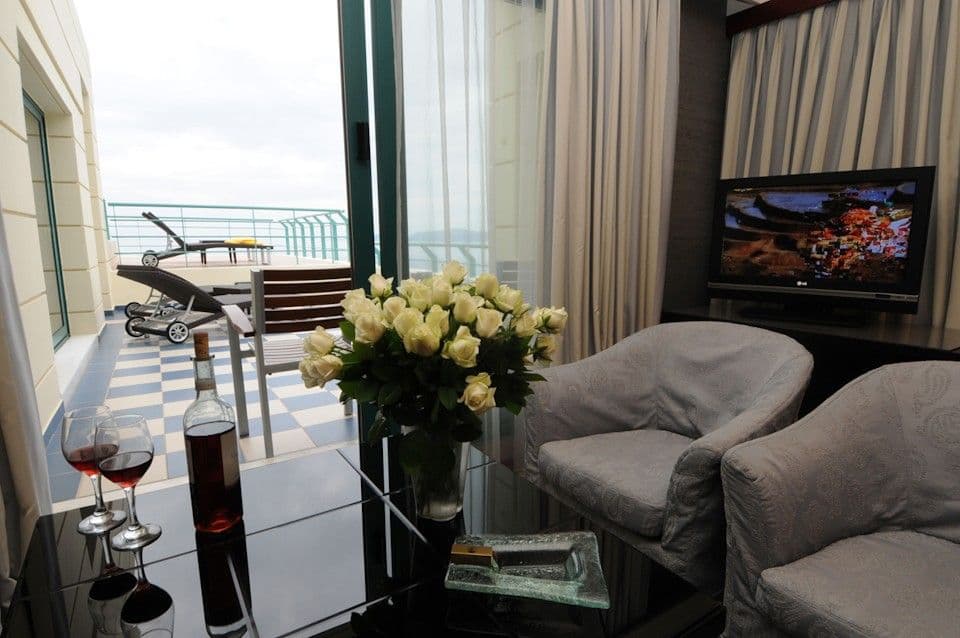 room-types-CLUBHL-ROYSUI-0.jpg