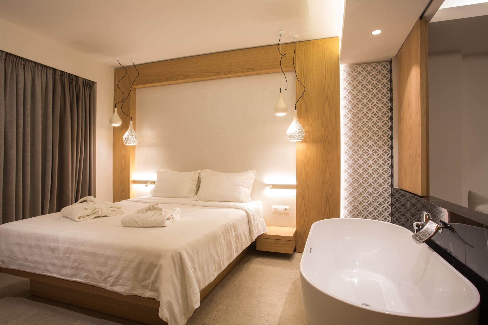 room-types-COLONIDES-SUITE-0.jpg