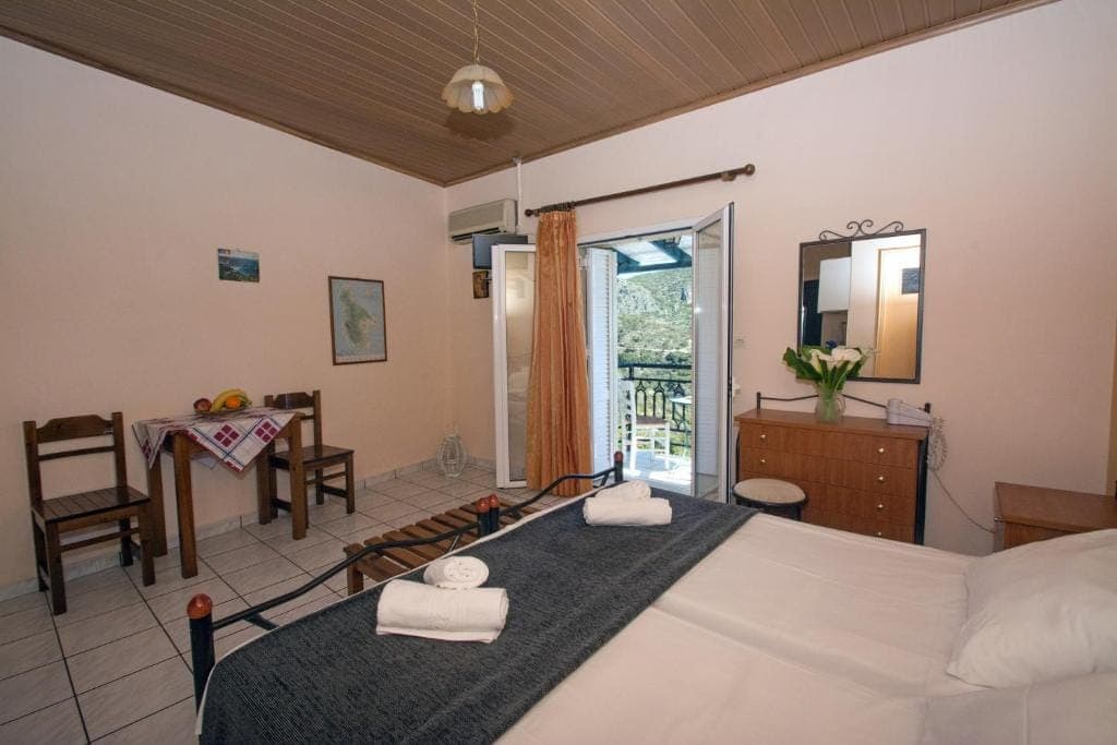 room-types-CONTARATHL-1-0.jpg