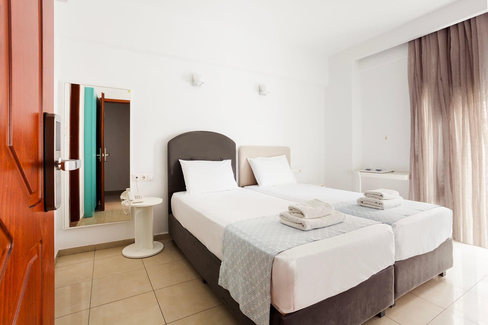 room-types-CORALHTHHG-DRWB-0.jpg