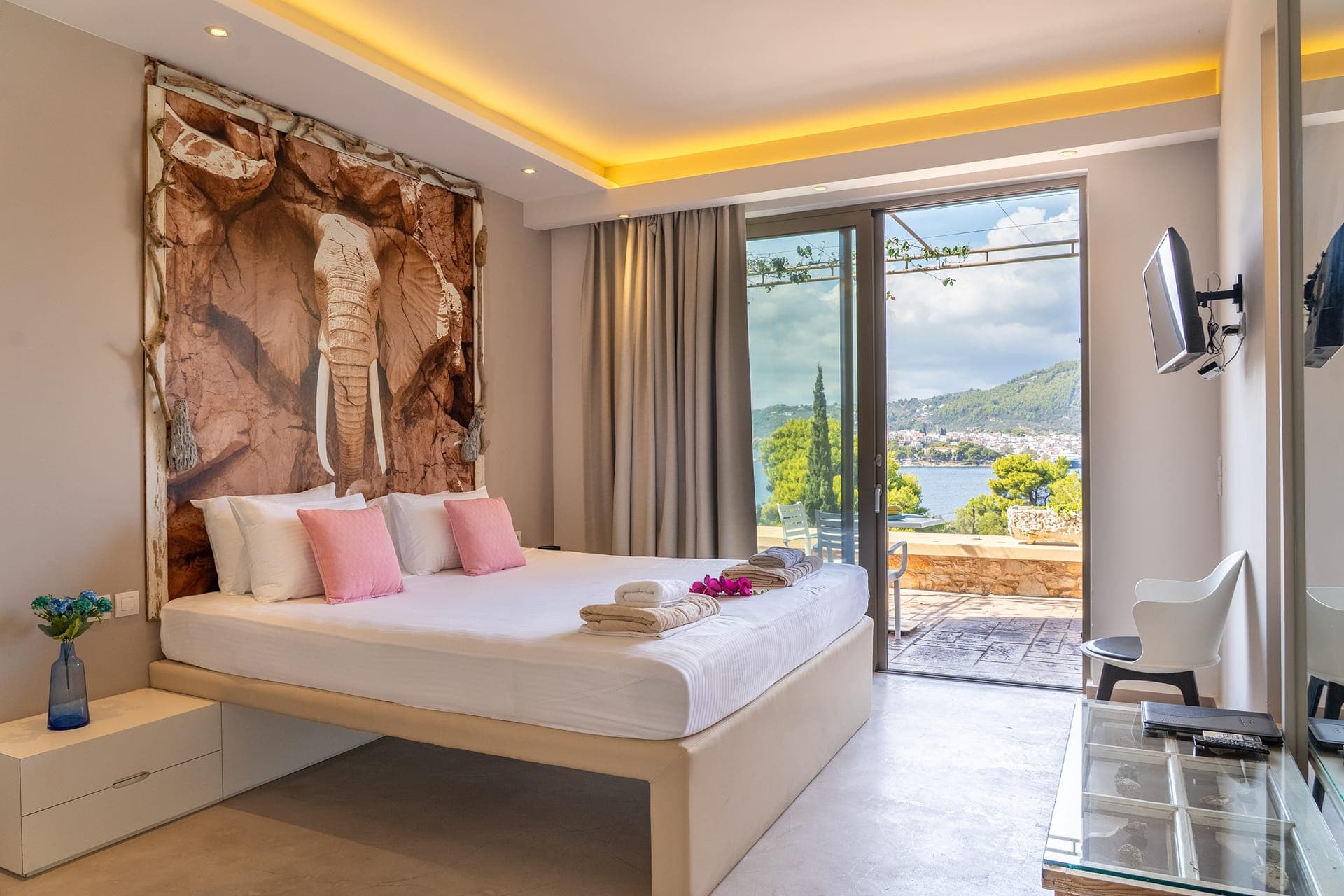 room-types-CORELUX-ONEBED-0.jpg