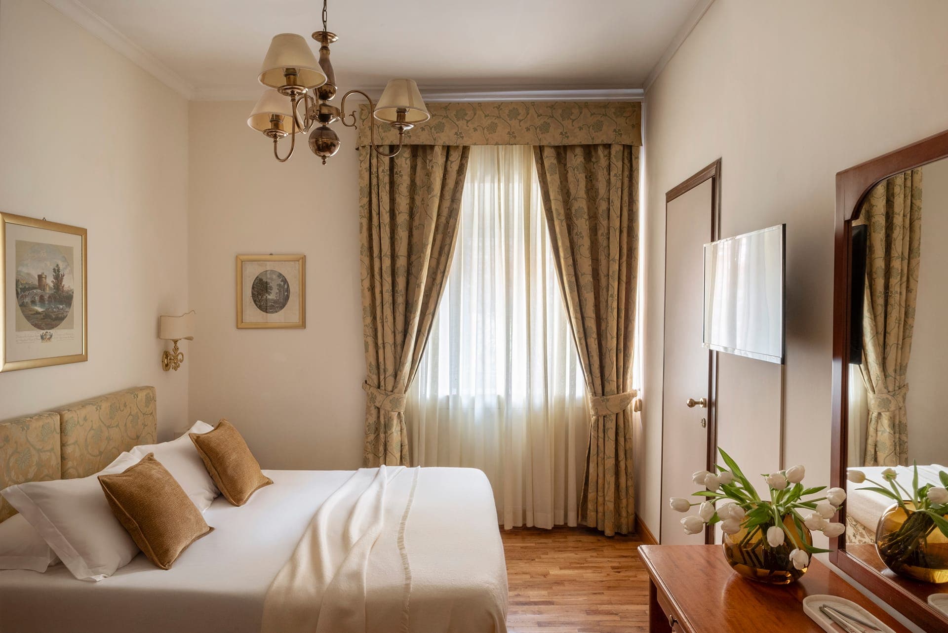 room-types-CORTINAROM-DBL-0.jpg