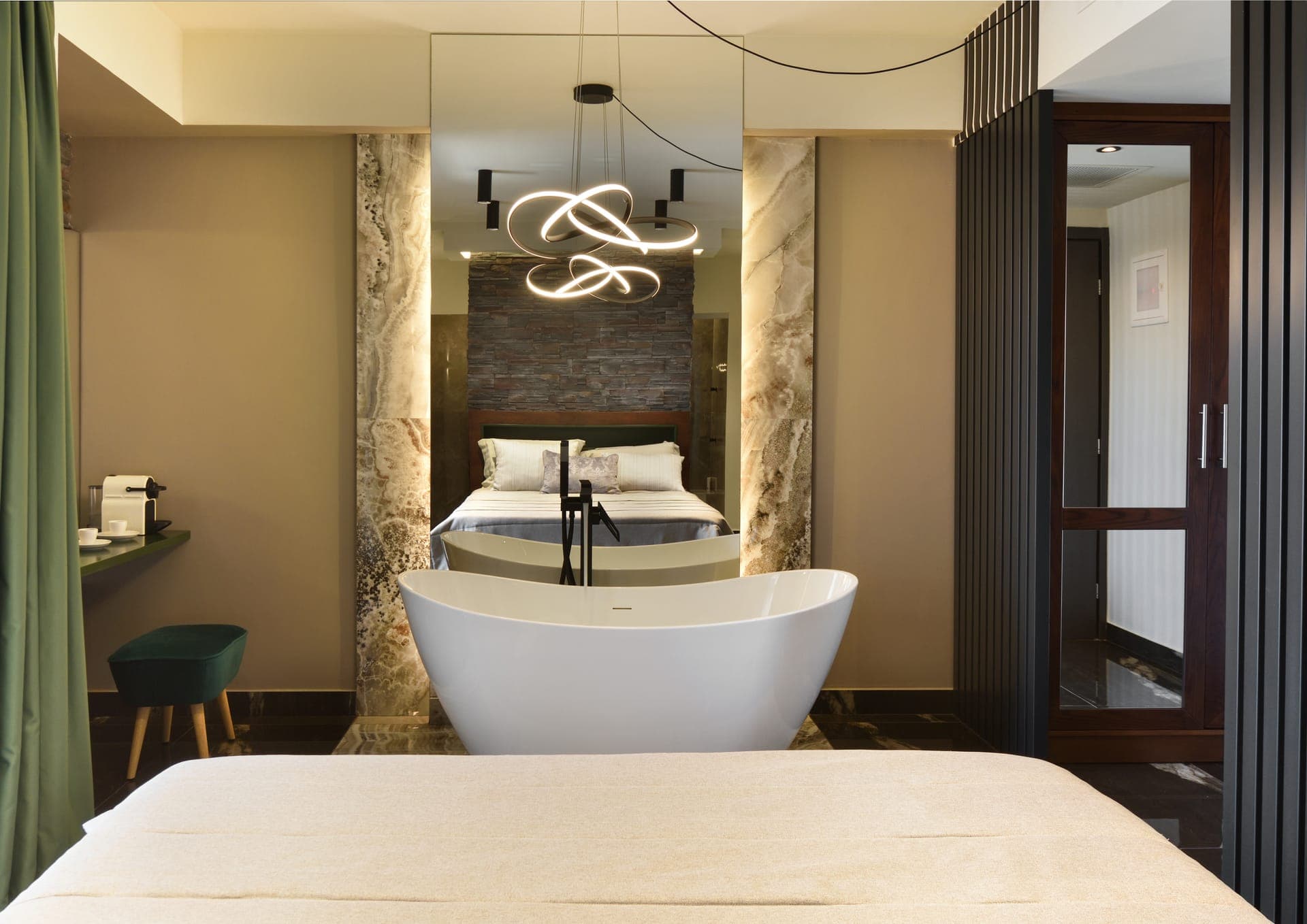 room-types-CORYLUS-DLXSUI-0.jpg