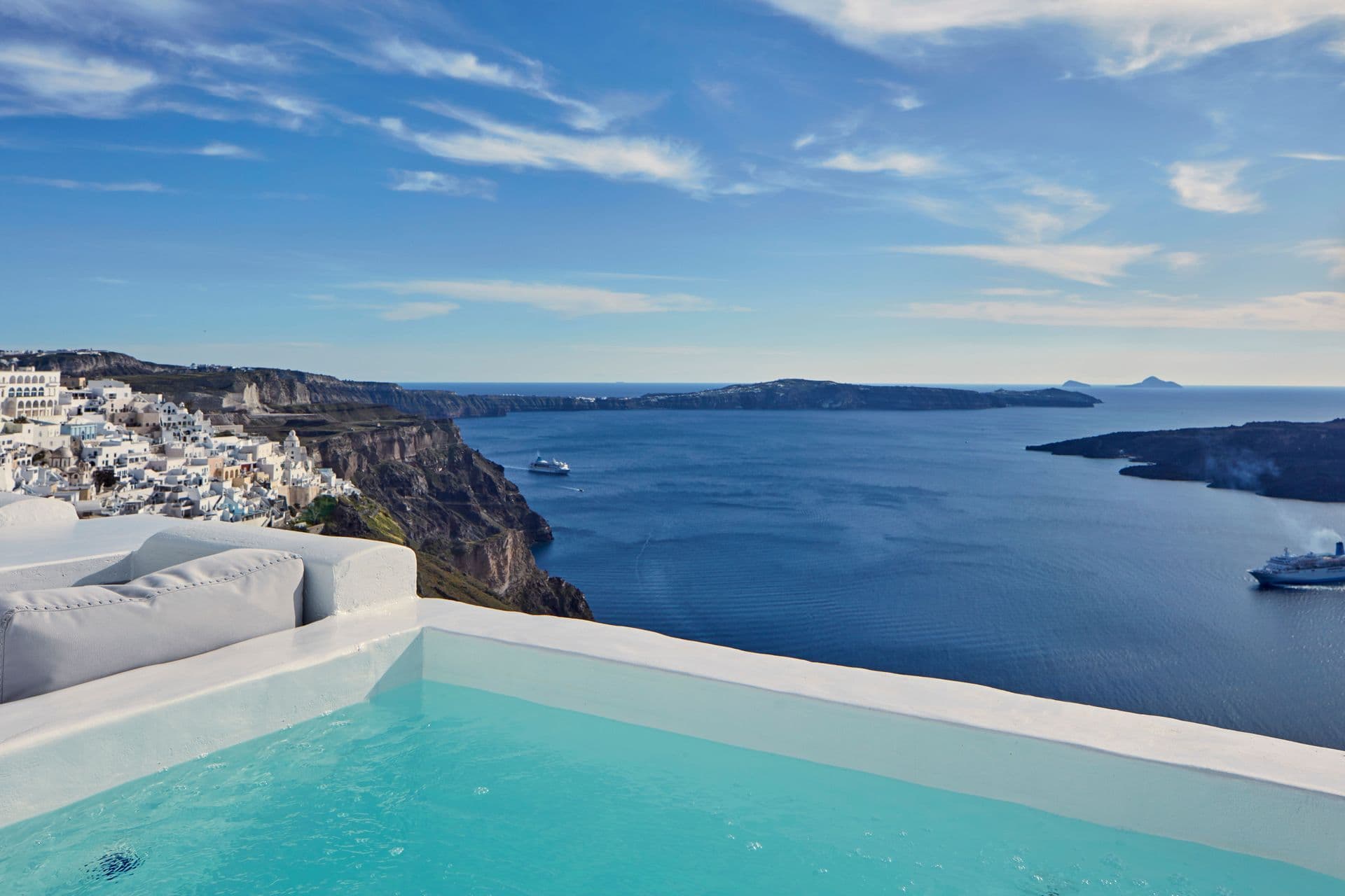 Cosmo Honeymoon Suite with Outdoor Jetted Tub and Caldera View