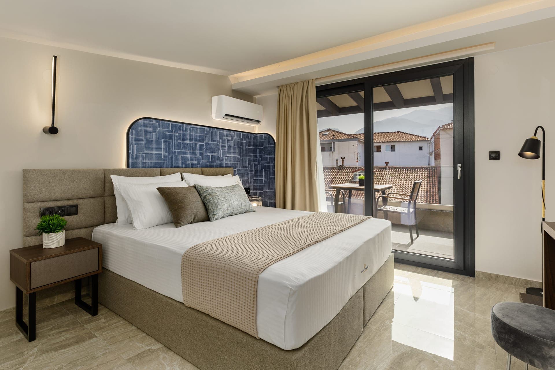 room-types-COSTAALLSU-DLXSUI-0.jpg