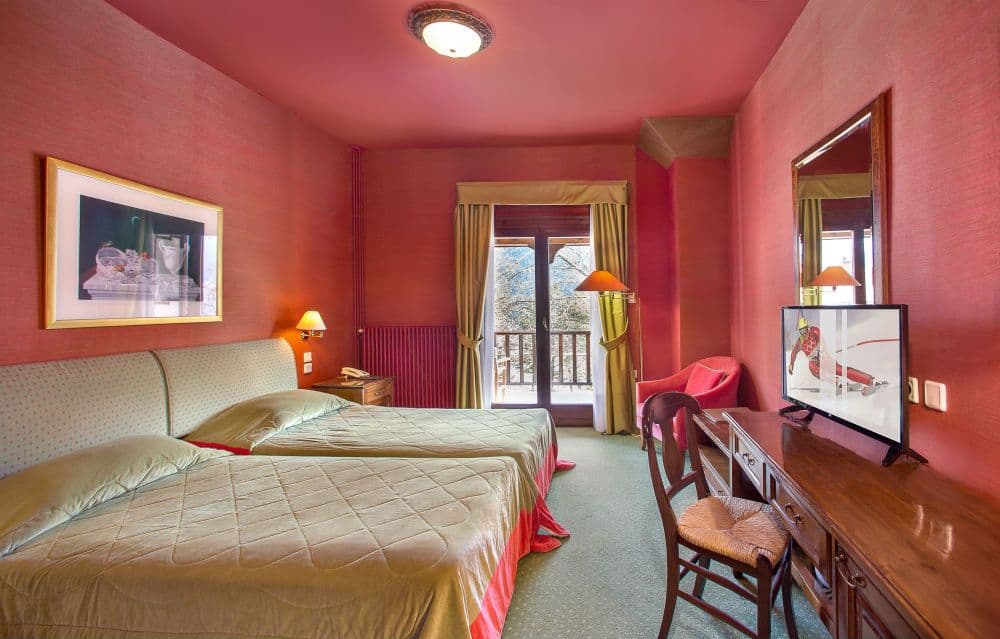 room-types-COUNTRYCLU-DBL-0.jpg
