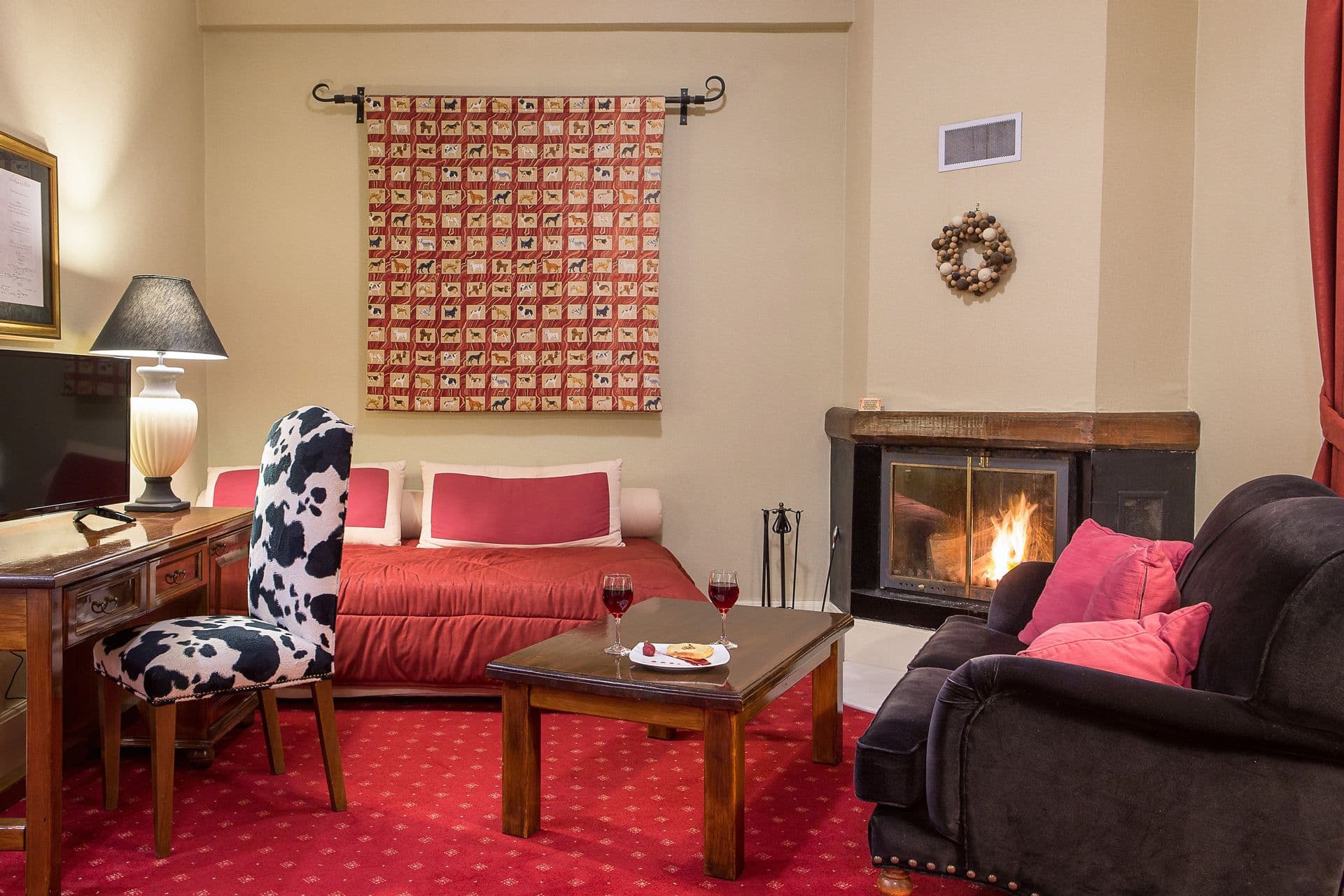 room-types-COUNTRYCLU-SUITFI-0.jpg