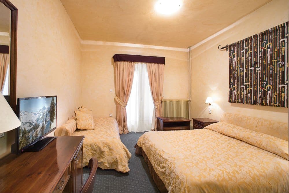 room-types-COUNTRYCLU-TRPL-0.jpg