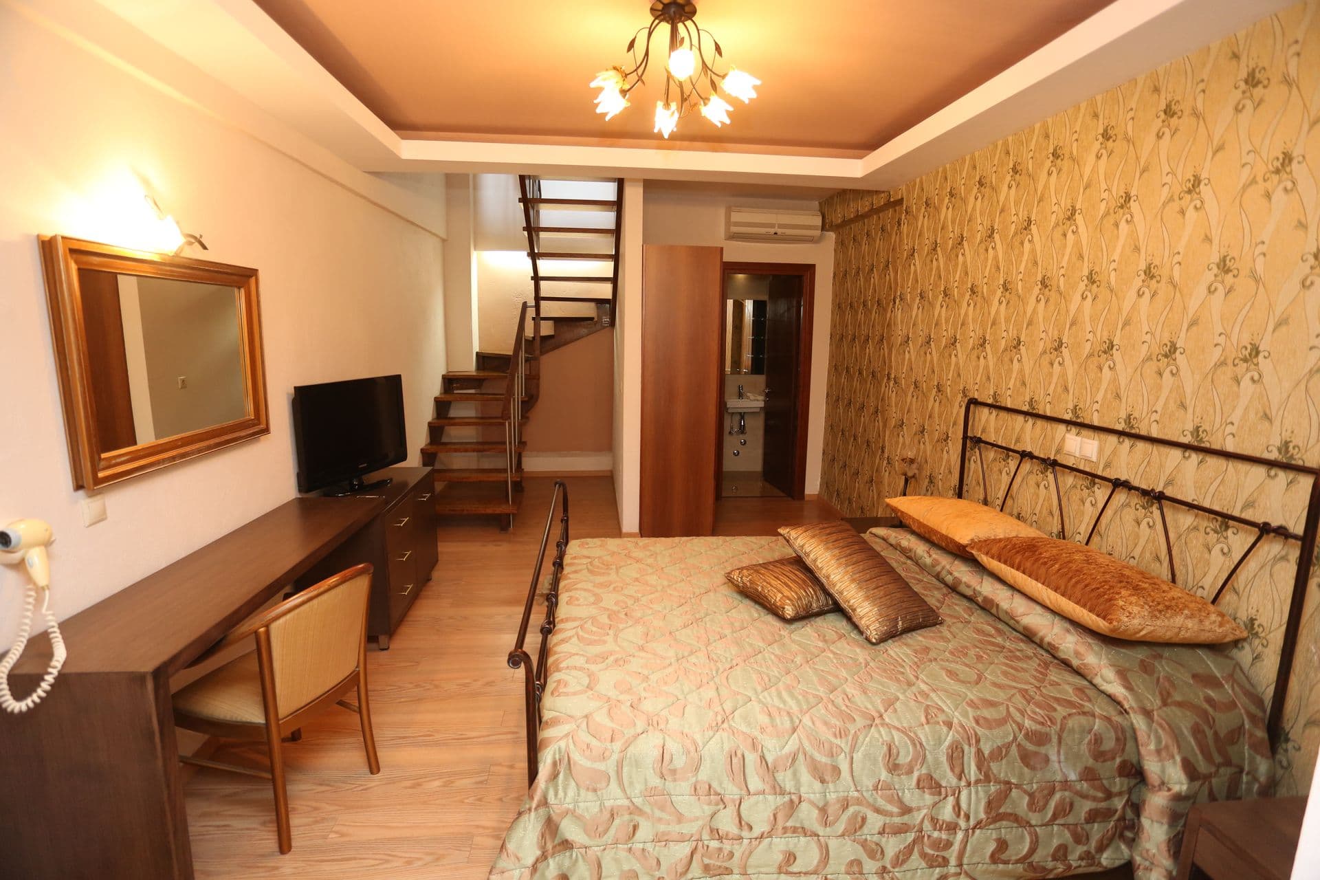 room-types-COUNTRYINN-SUITE-0.jpg