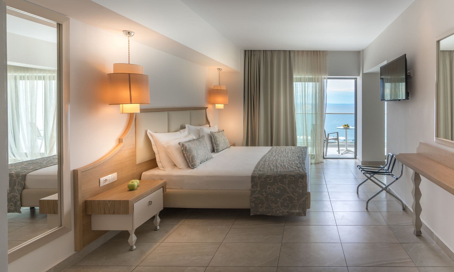 room-types-CRONWRS-SUITES-0.jpg