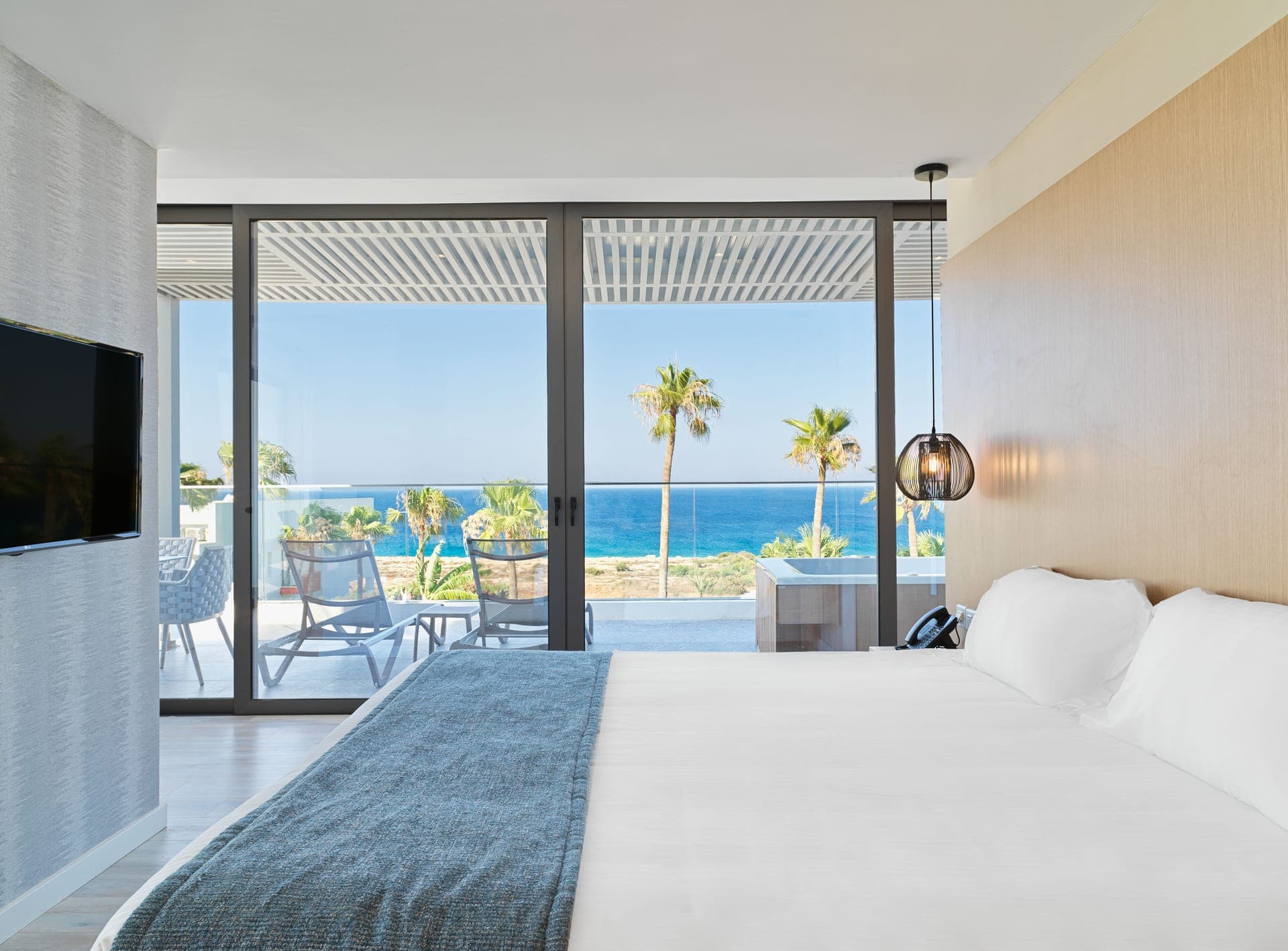 room-types-CRYSTALCOV-EXSUSV-0.jpg