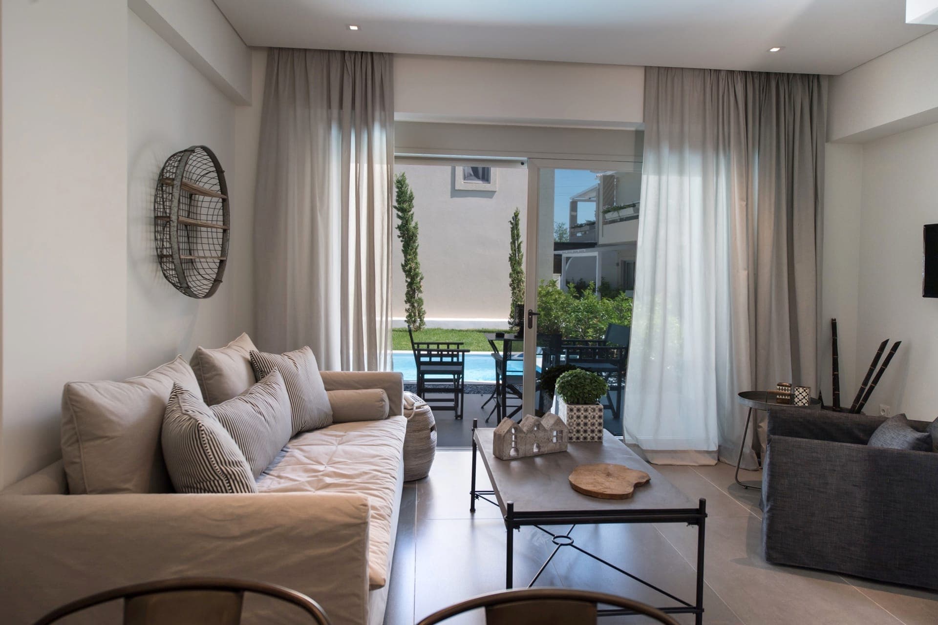 room-types-CRYSTALW-DELS-0.jpg