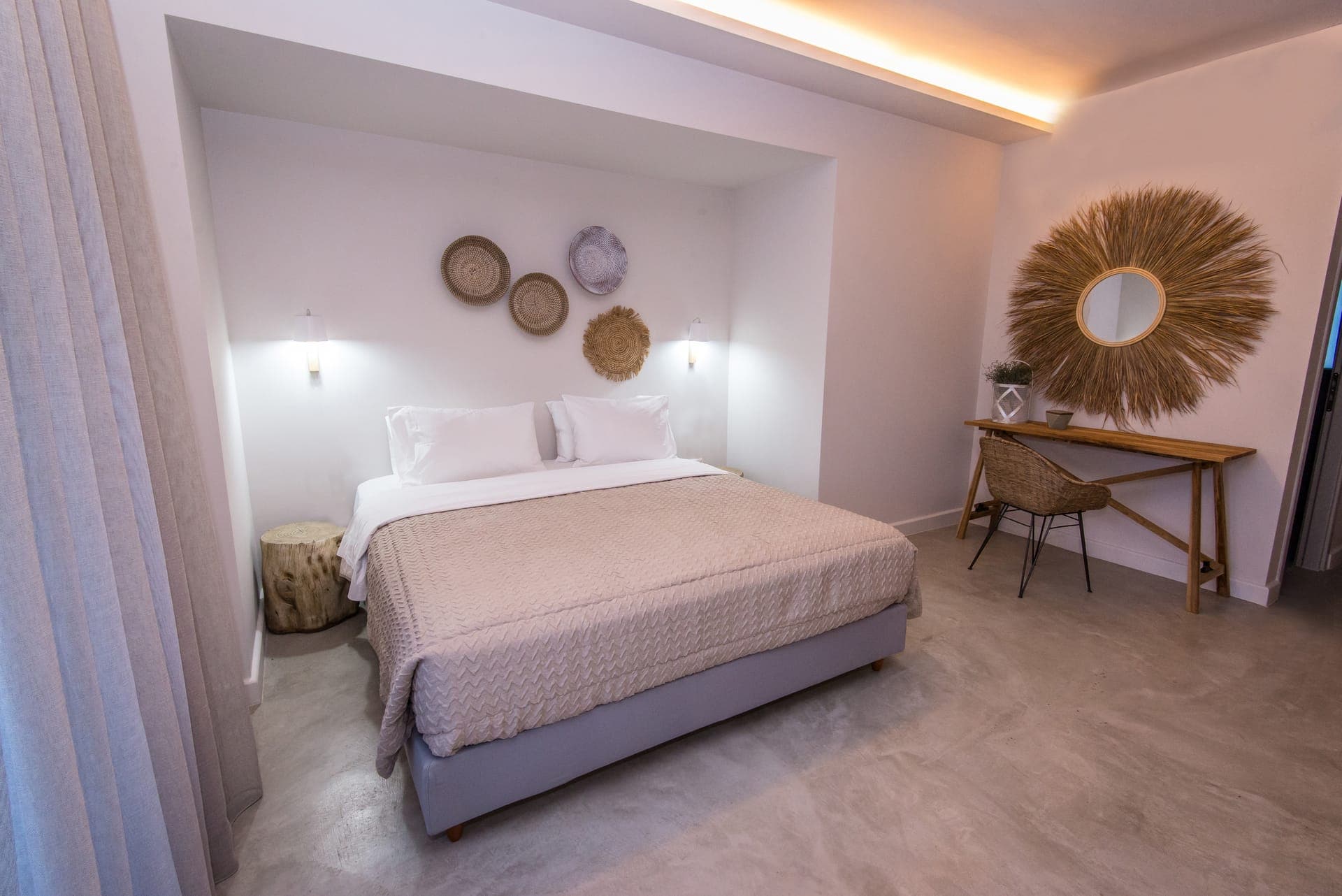 room-types-CRYSTALW-SDR-0.jpg