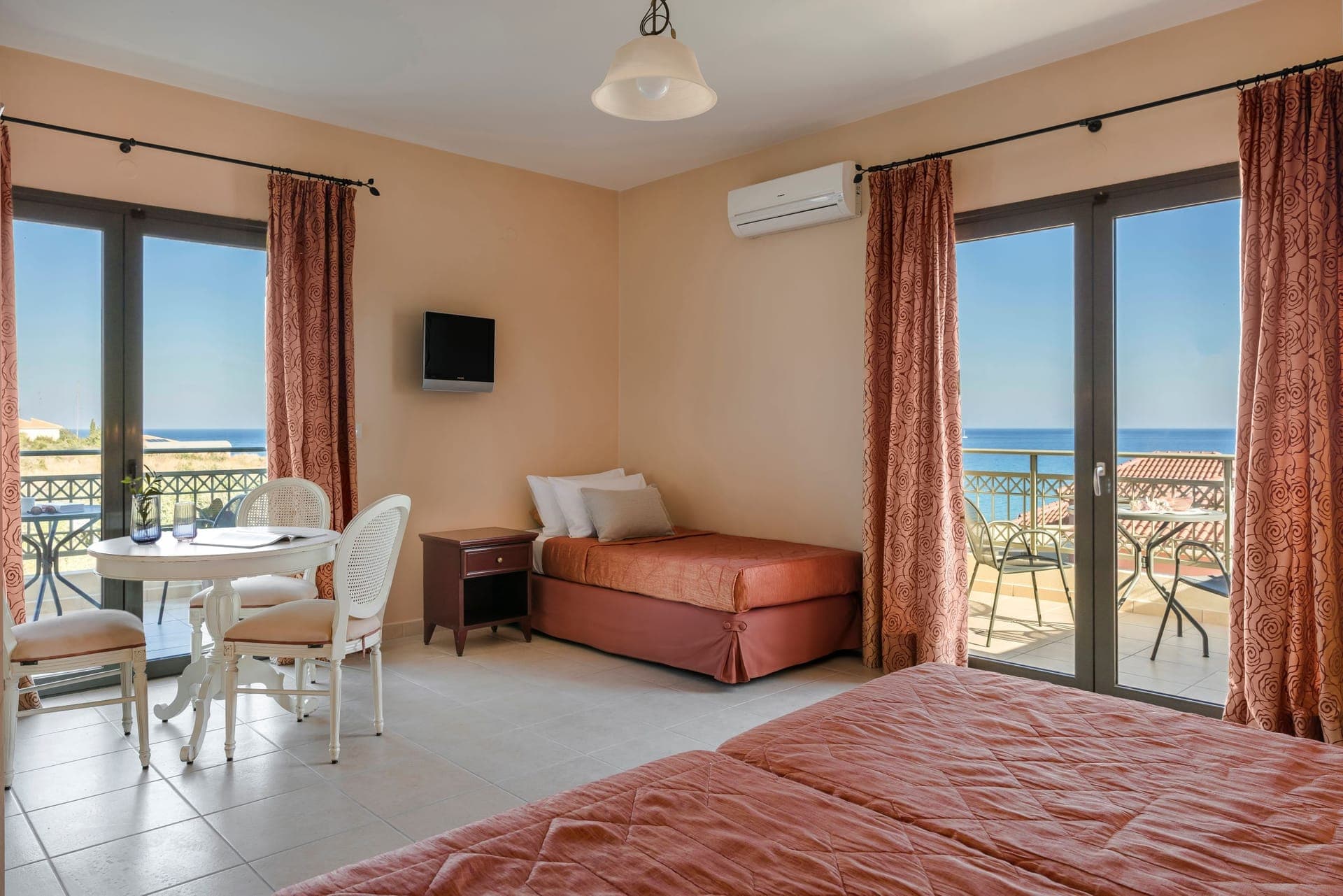 room-types-CRYSTPALUC-CLTRPS-0.jpg