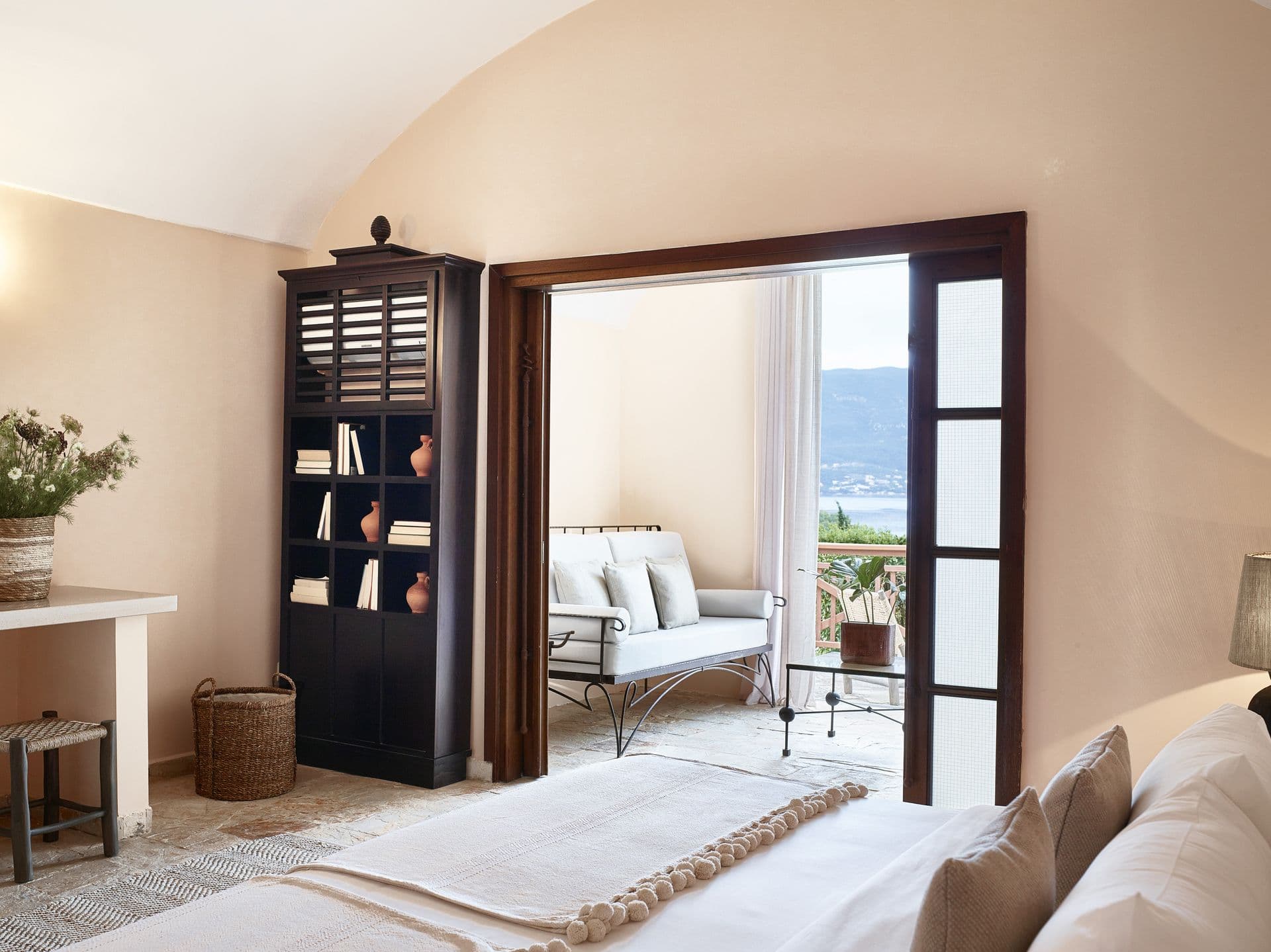 room-types-DAPHNILBAY-BLF-0.jpg