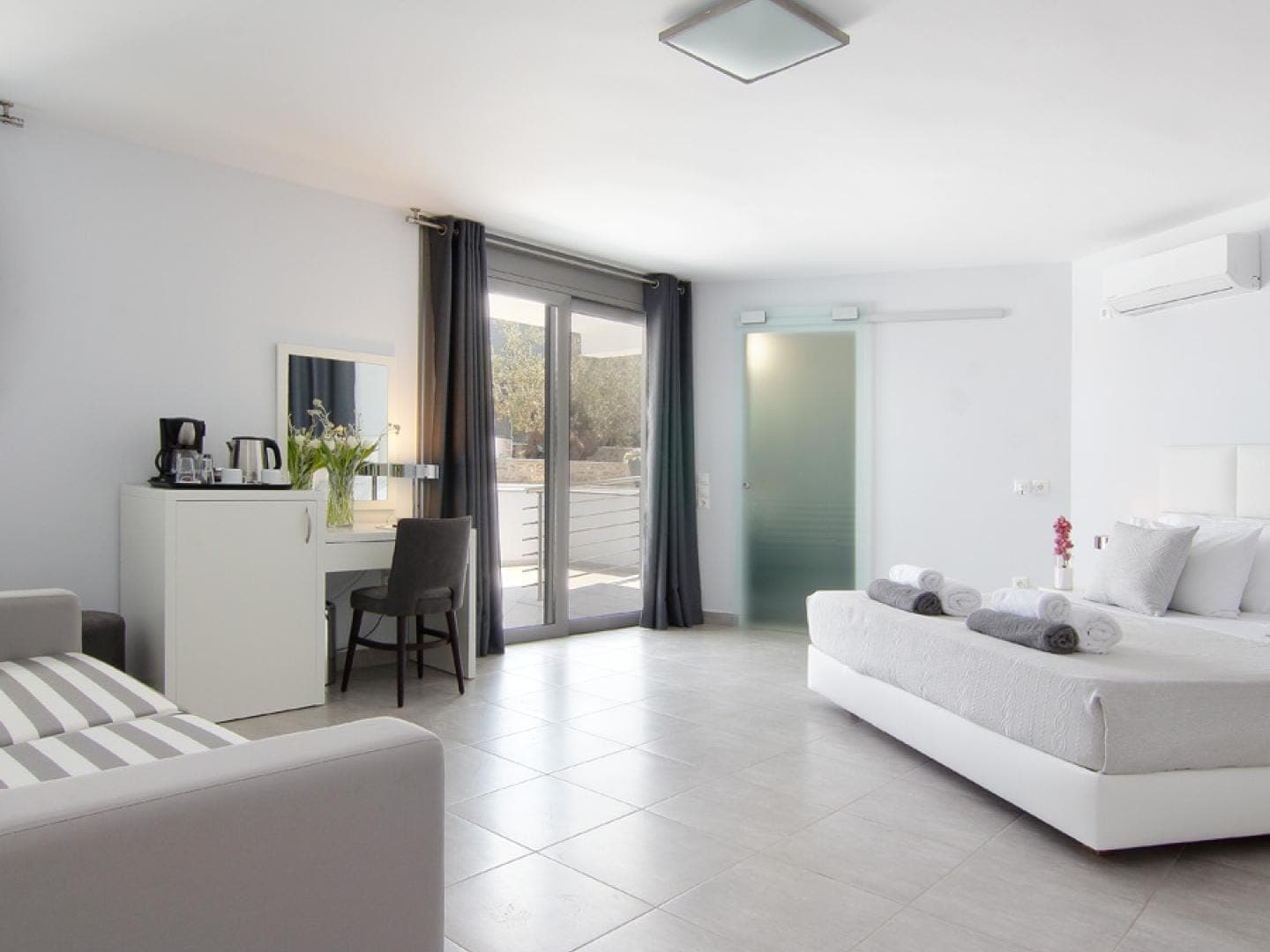 room-types-DARDIZABH-DLX-0.jpg