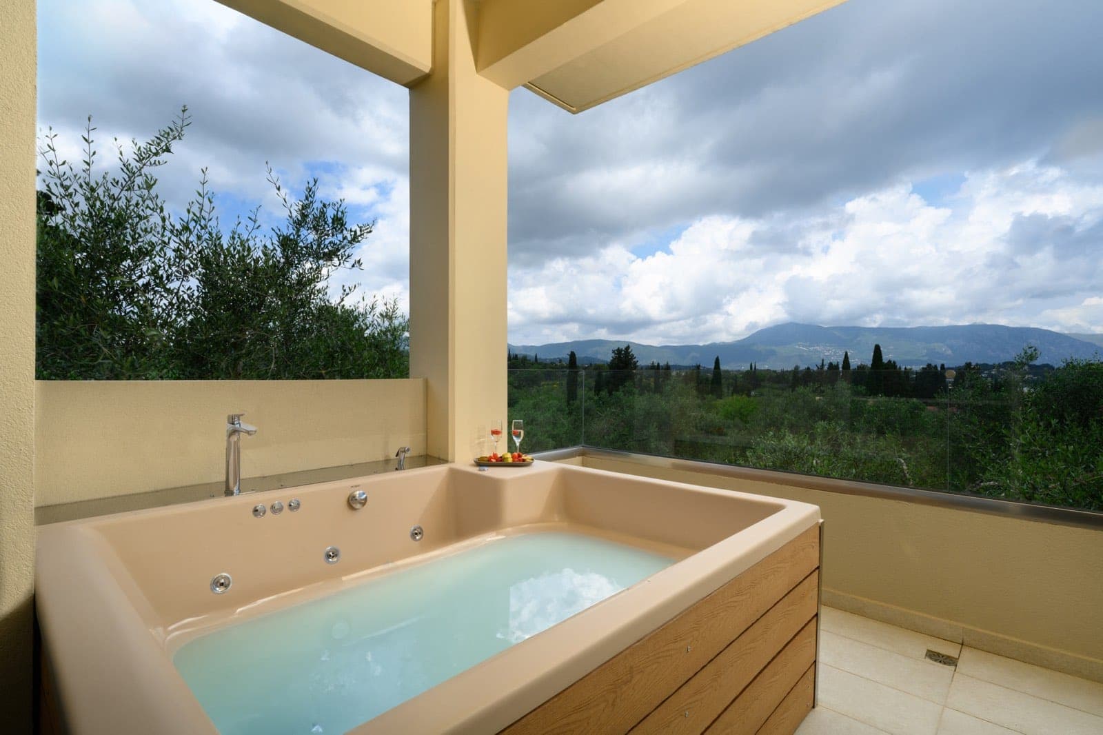 room-types-DEBONOH-JACUZZ-0.jpg
